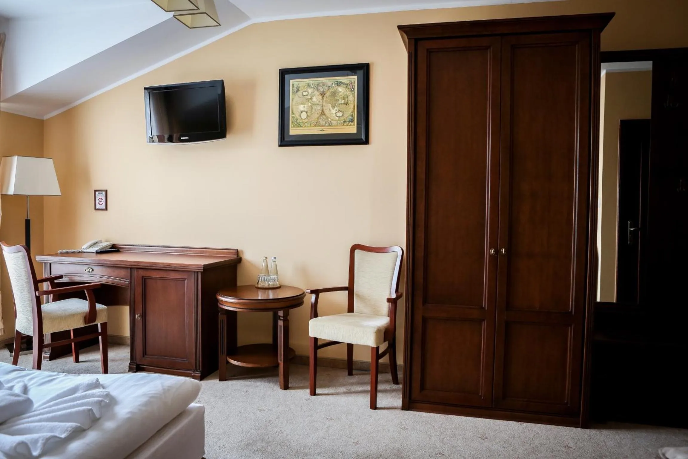 TV and multimedia, Bed in Eden