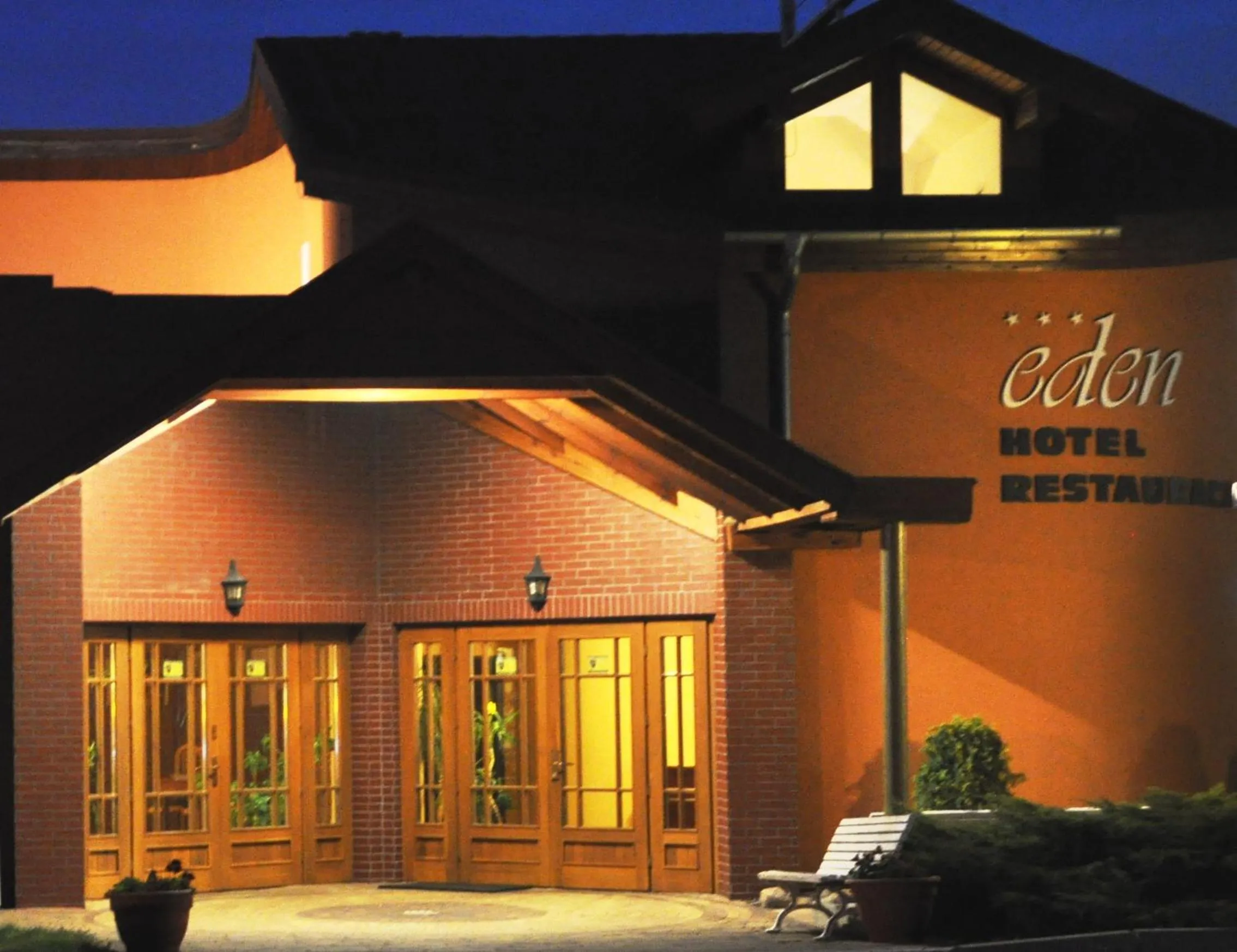 Facade/entrance in Eden