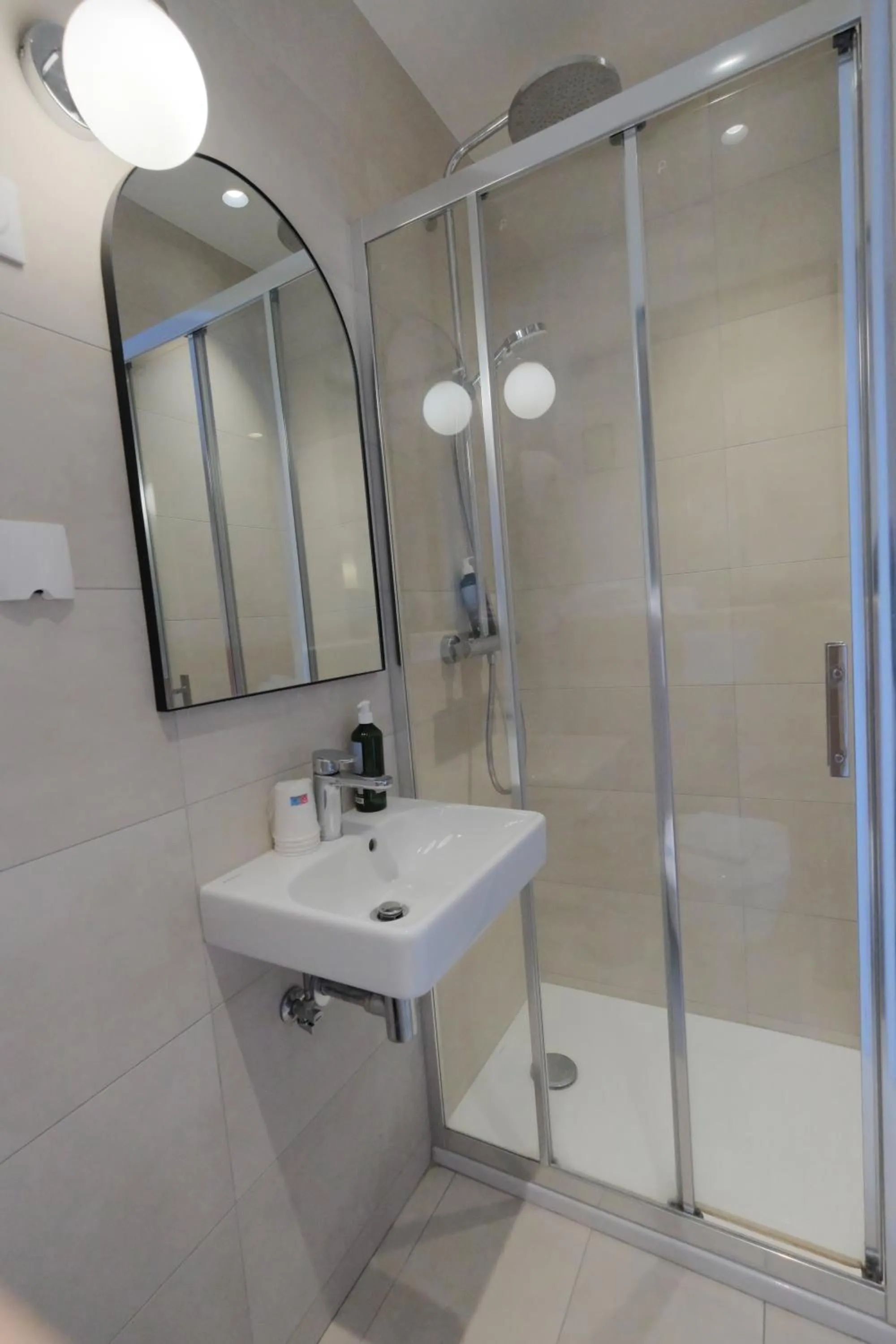 Hipotel Paris Père-Lachaise République