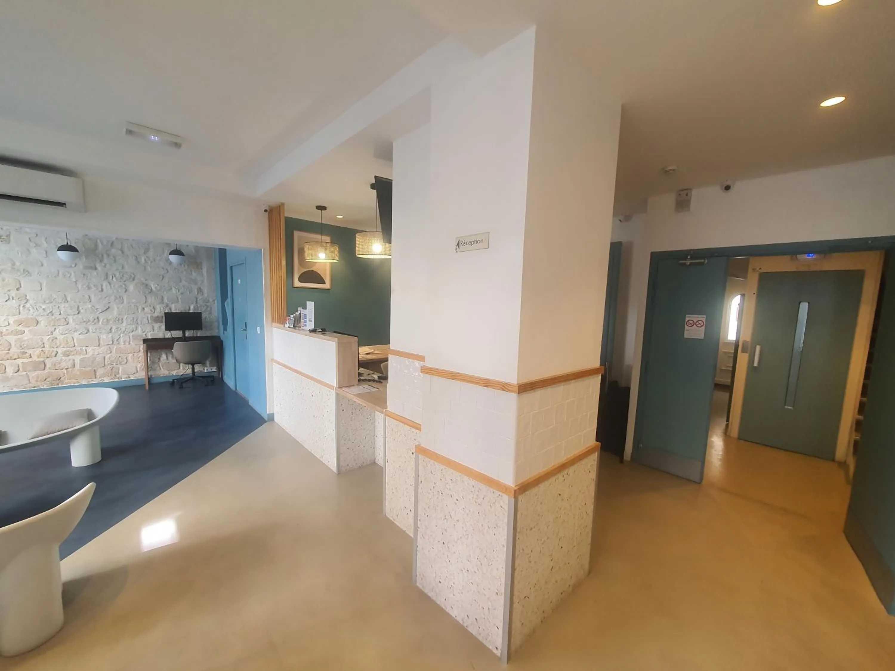 Living room in Hipotel Paris Père-Lachaise République