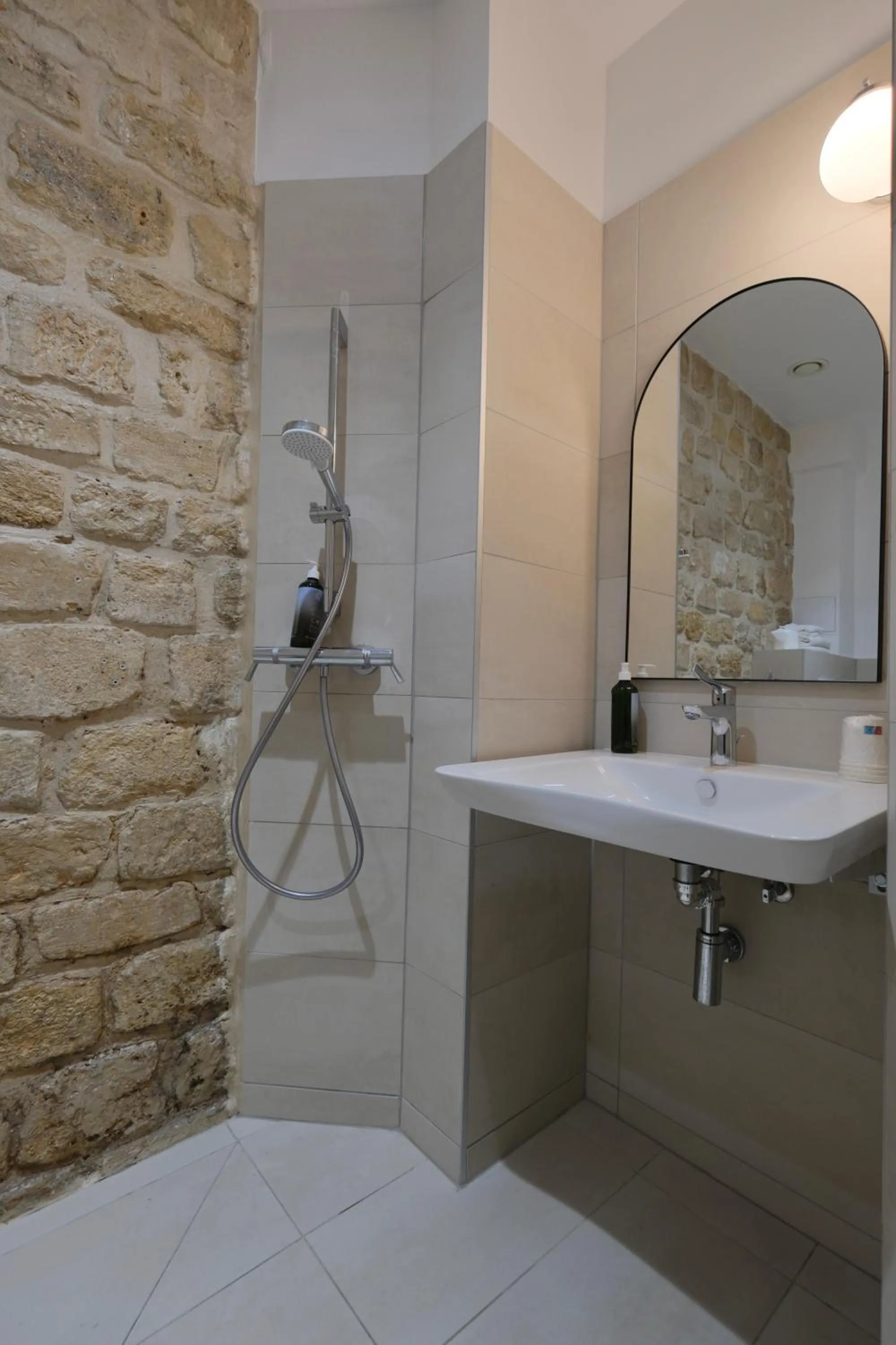 Hipotel Paris Père-Lachaise République