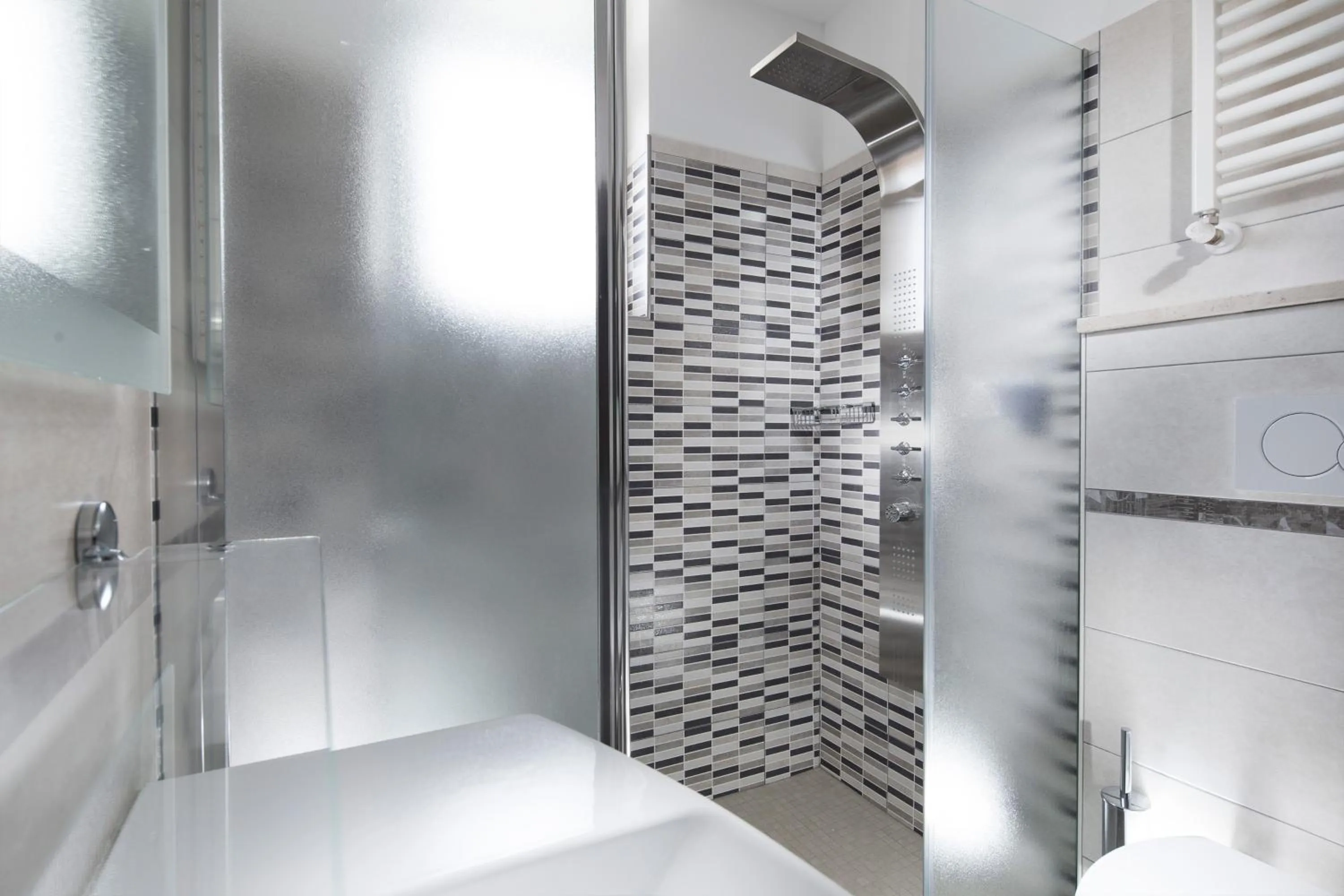 Shower in Hotel Riviera