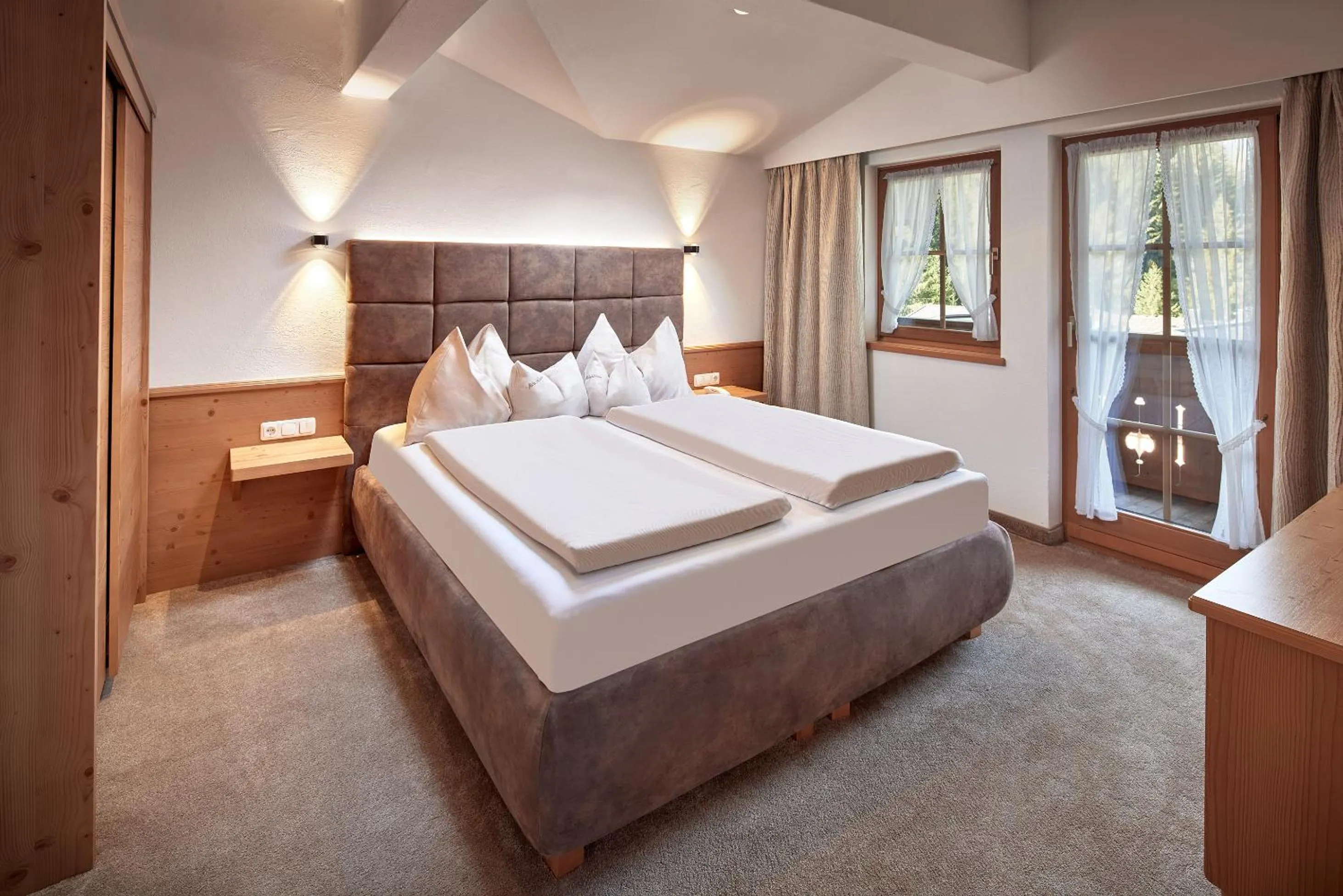 Bed in Habachklause Familien Bauernhof Resort