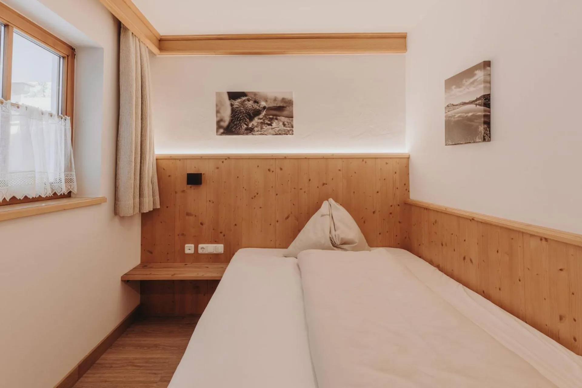 Bed in Habachklause Familien Bauernhof Resort