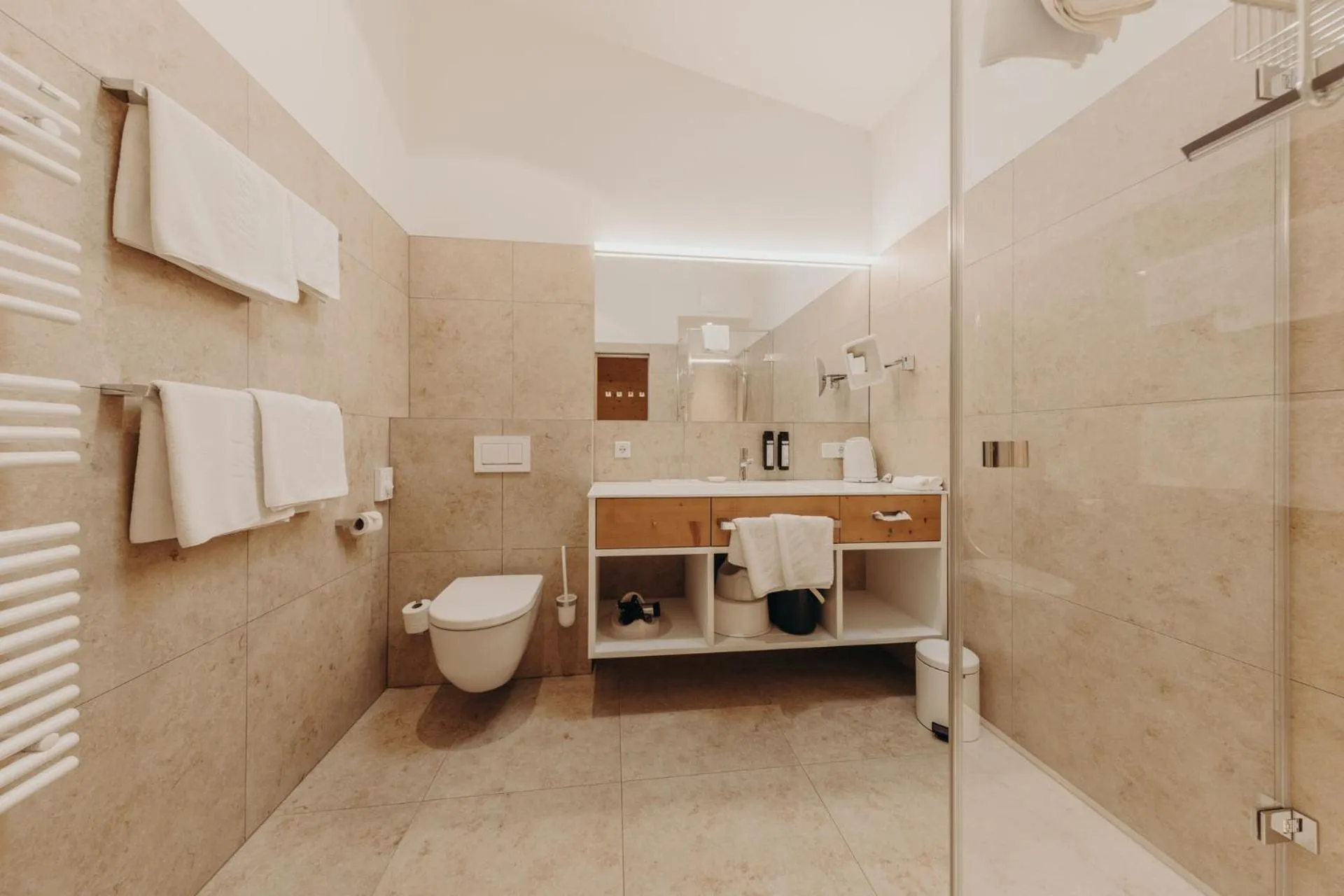 Shower in Habachklause Familien Bauernhof Resort