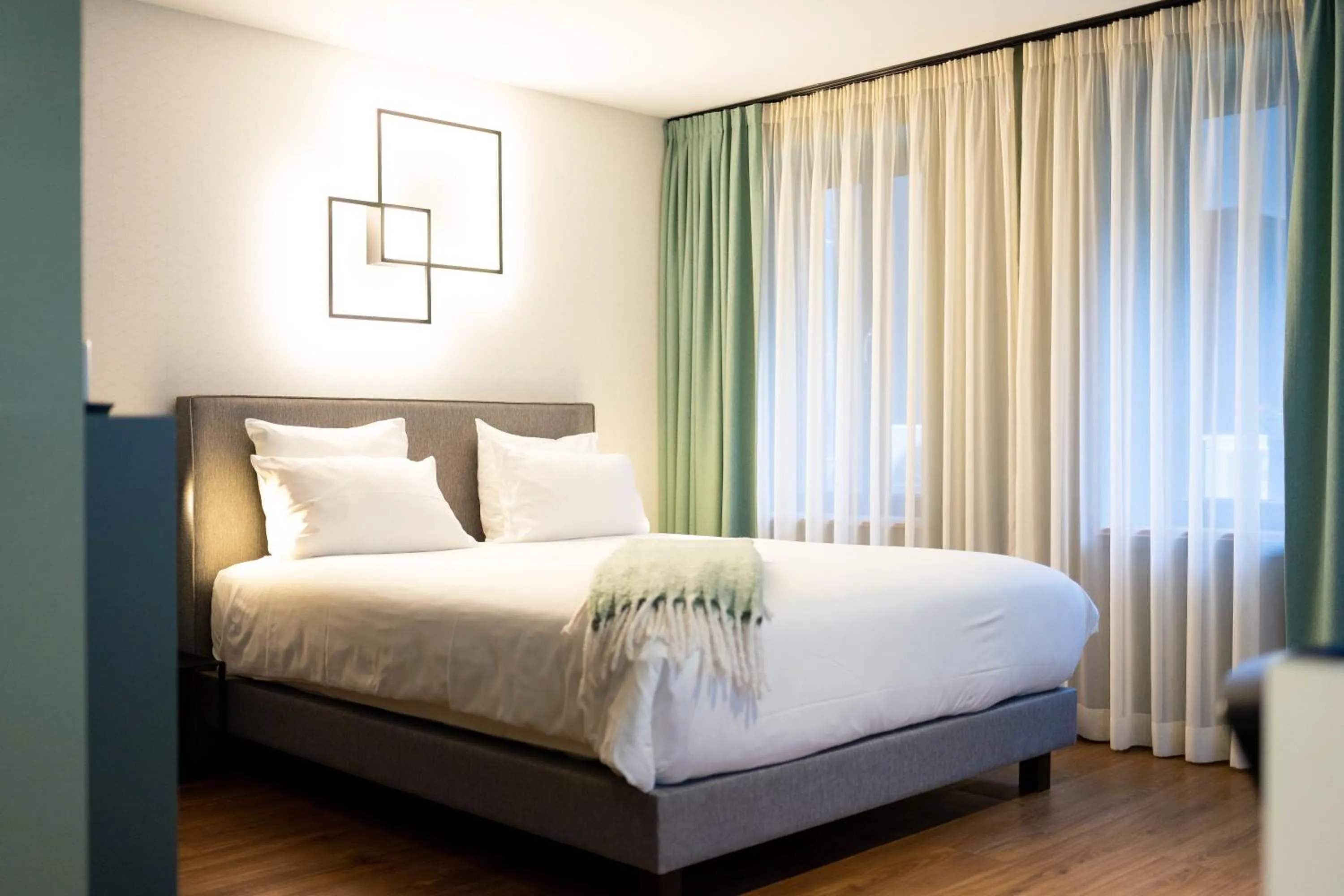 Photo of the whole room, Bed in Hostellerie du Grünewald