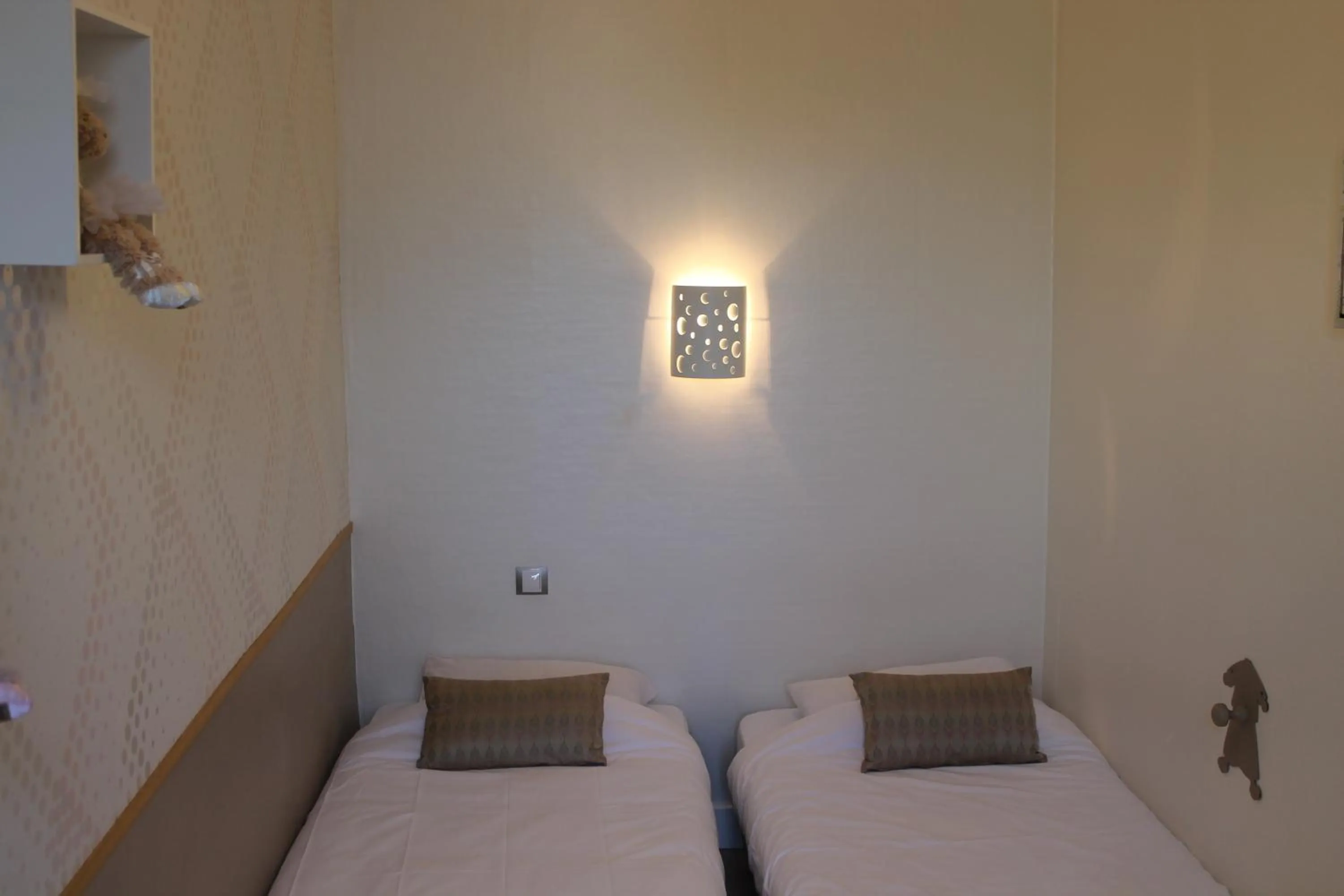 Bedroom, Bed in Hotel Napoléon