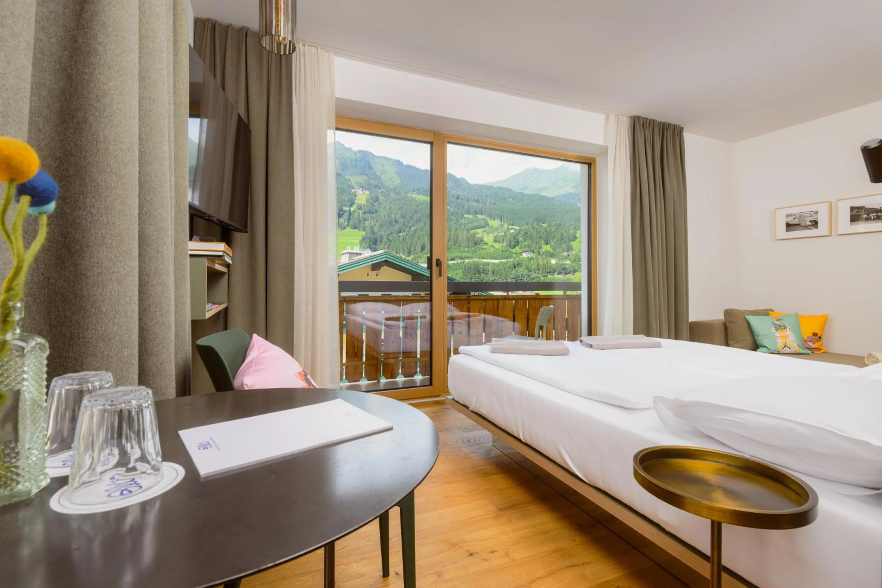 Balcony/Terrace, Bed in Hotel Blü Gastein