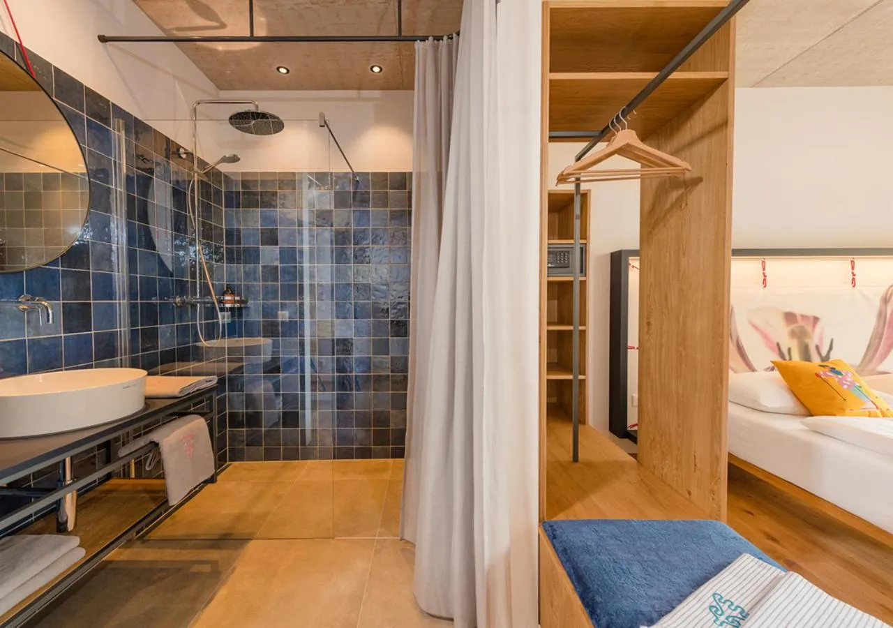 Bathroom, Bed in Hotel Blü Gastein