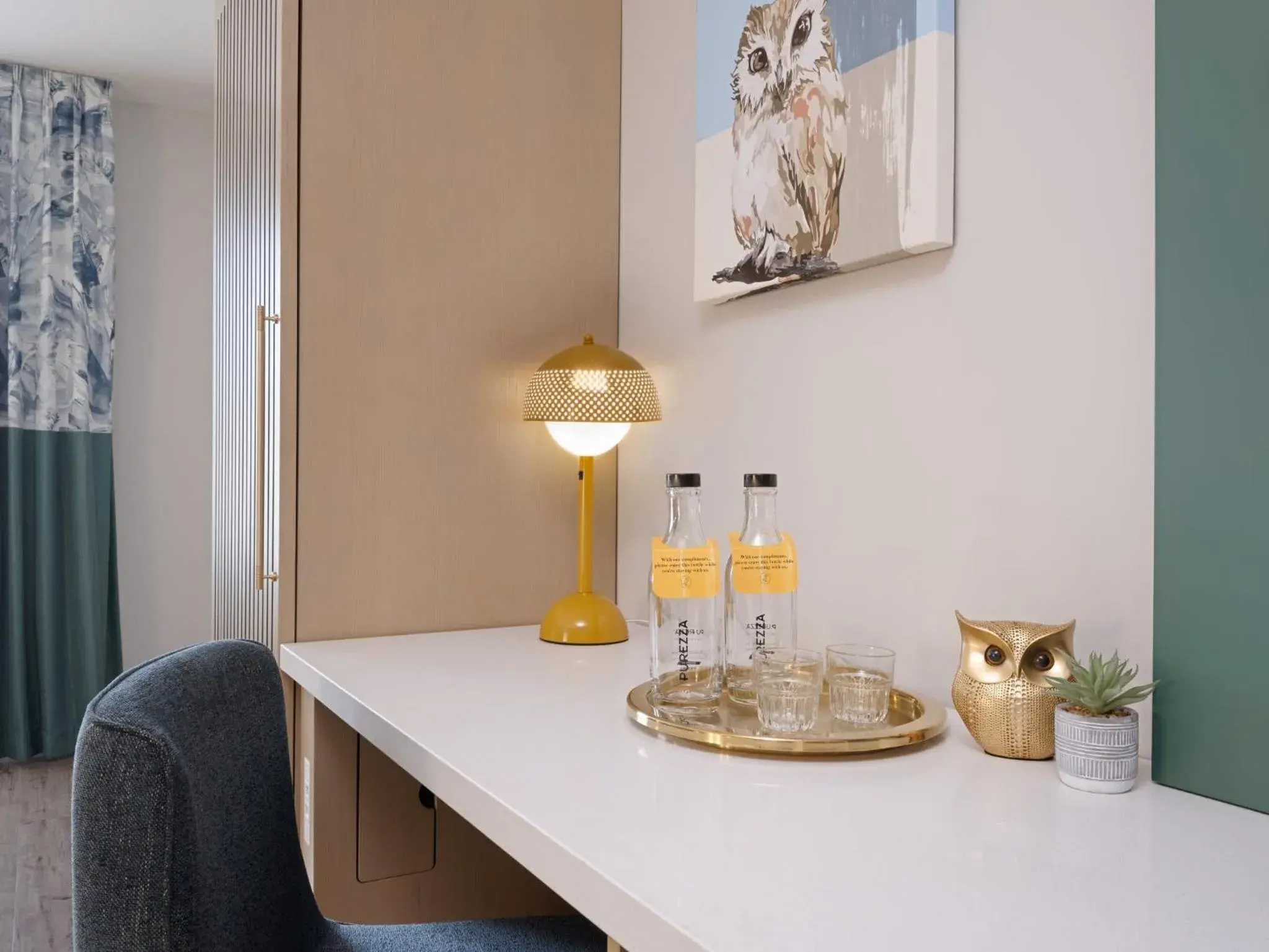 Queen Room with Two Queen Beds - Disability Access with Roll In Shower in Hotel Indigo - Sarasota, an IHG Hotel Queen Room with Two Queen Beds - Disability Access with Roll In Shower in Hotel Indigo - Sarasota, an IHG Hotel