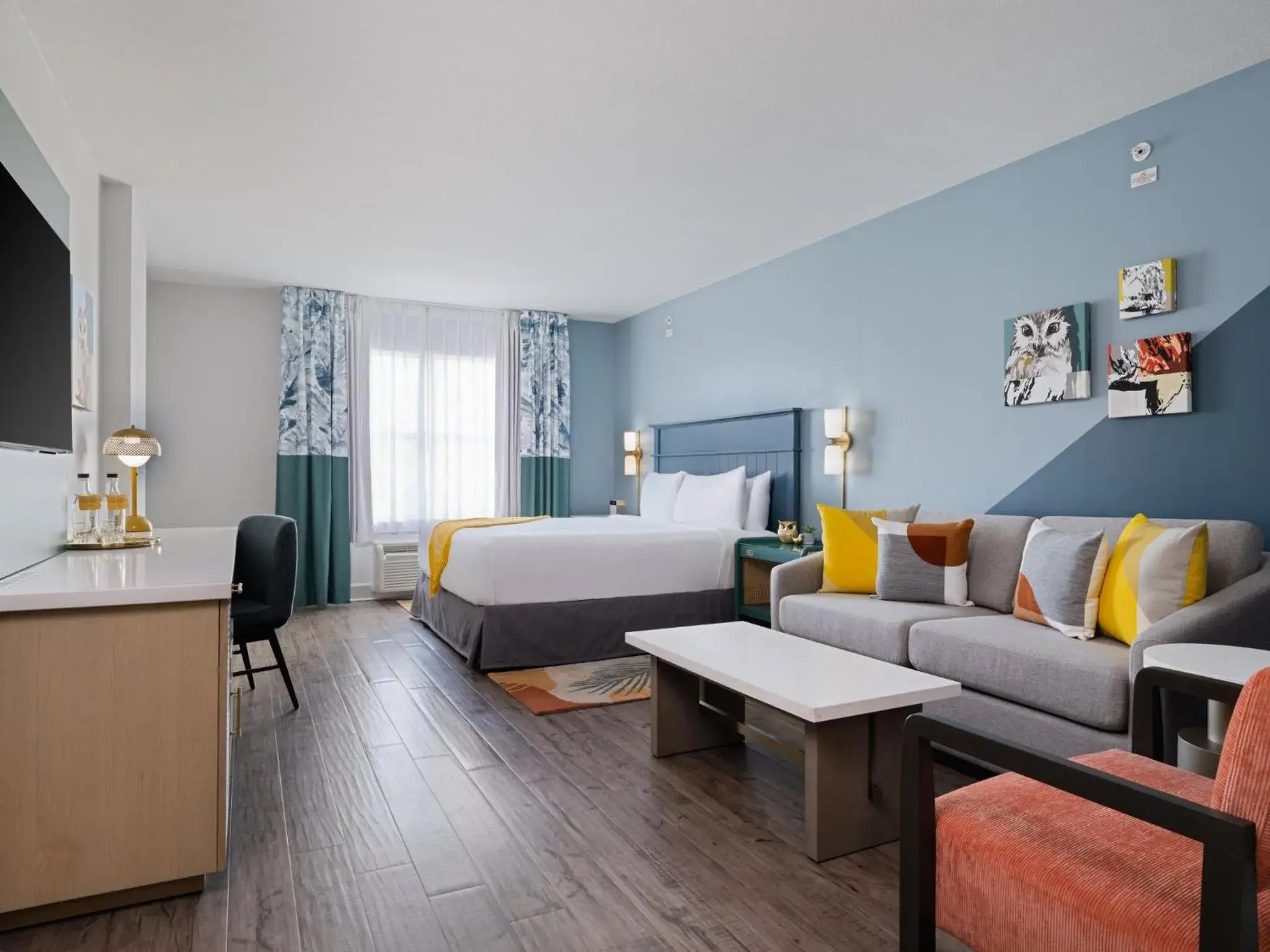 King Suite with Sofa Bed in Hotel Indigo - Sarasota, an IHG Hotel King Suite with Sofa Bed in Hotel Indigo - Sarasota, an IHG Hotel