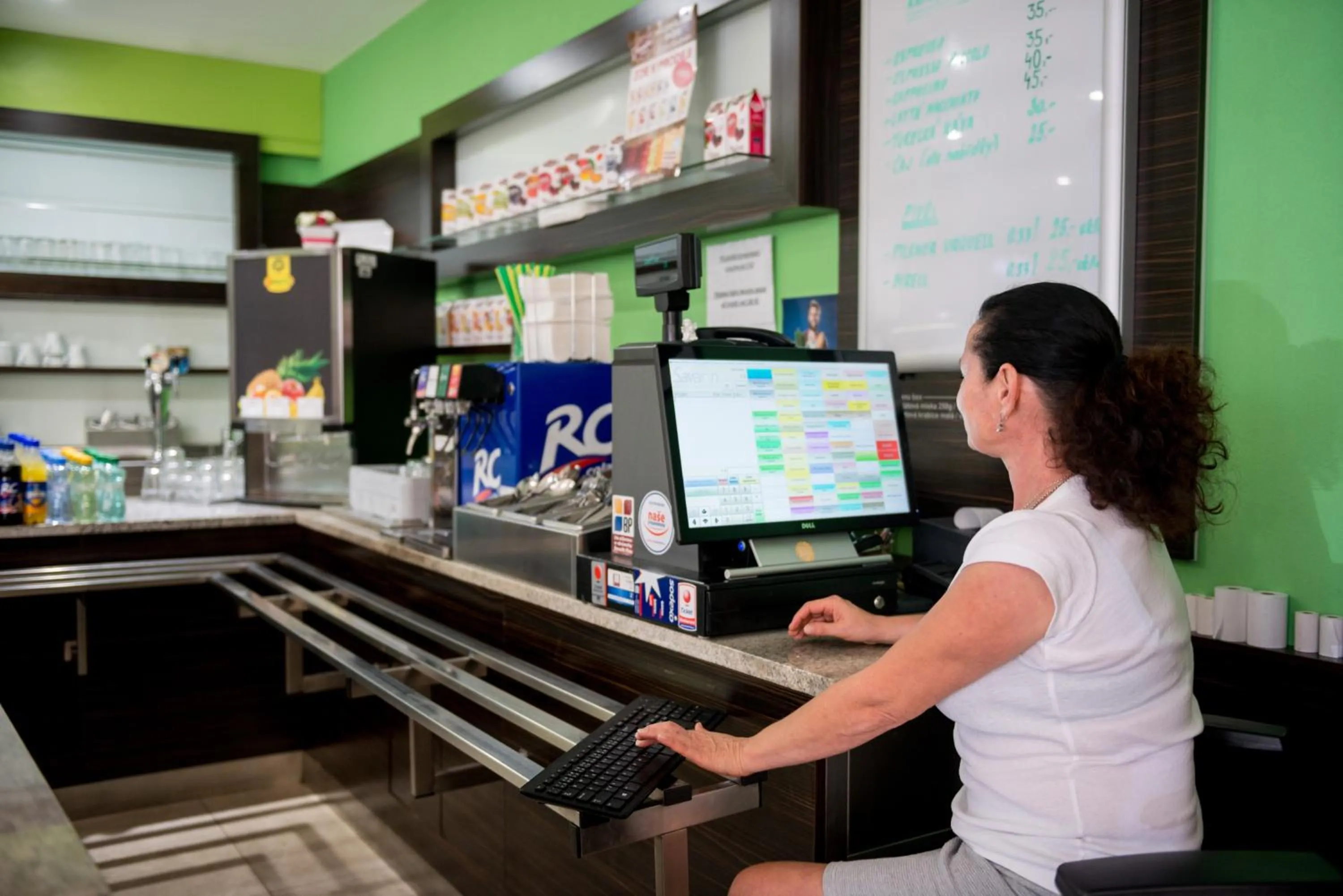 Restaurant/places to eat in Hotel Mlynska