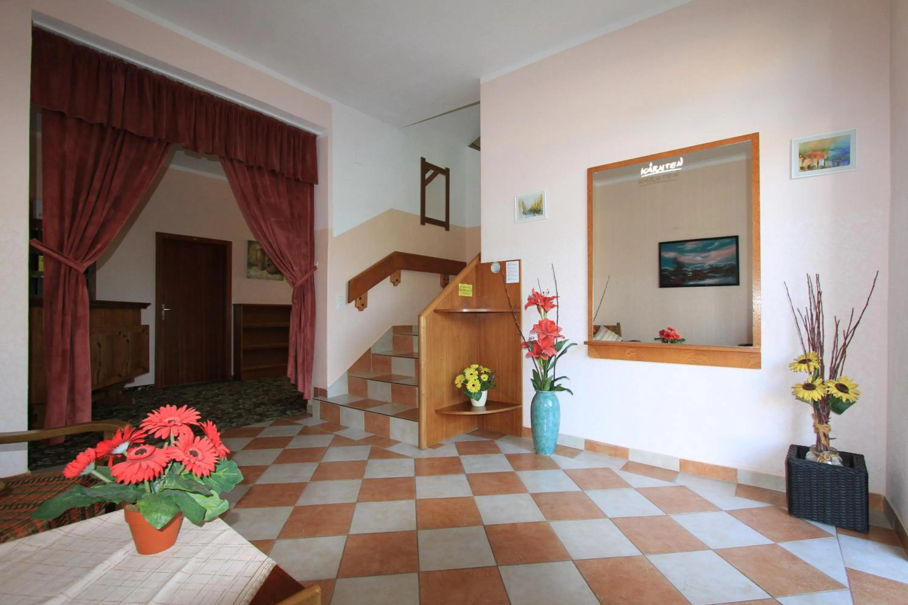 Library in Bed & Breakfast Eckwirt