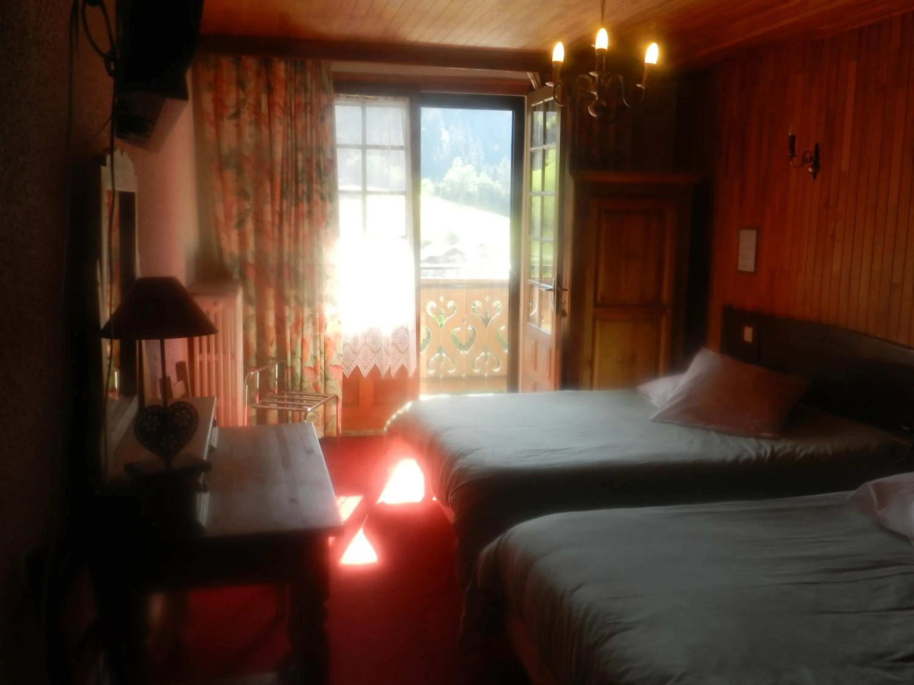 Decorative detail, Bed in Chalet-Hôtel du Borderan
