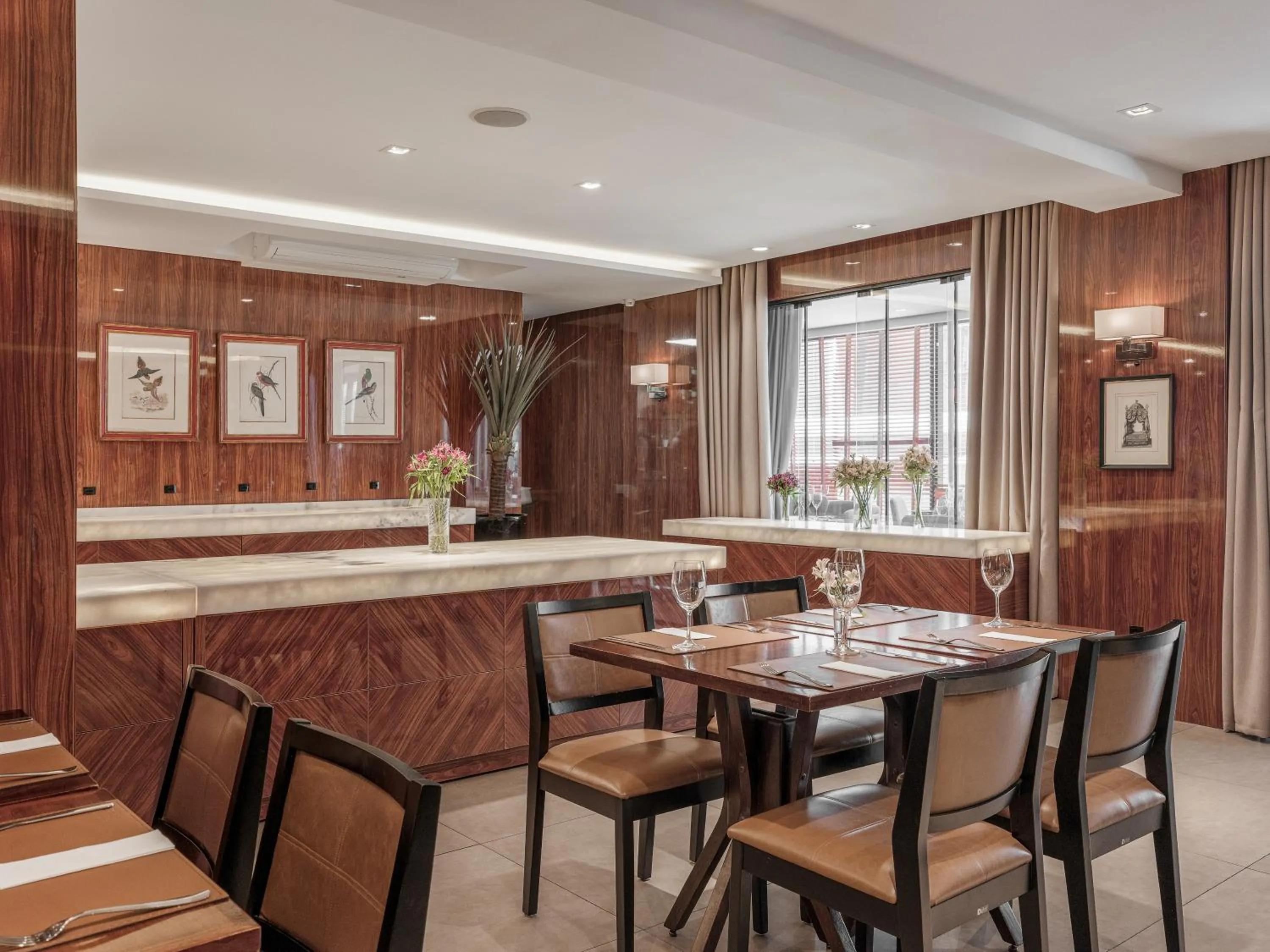 Dining area in Faial Prime Suítes