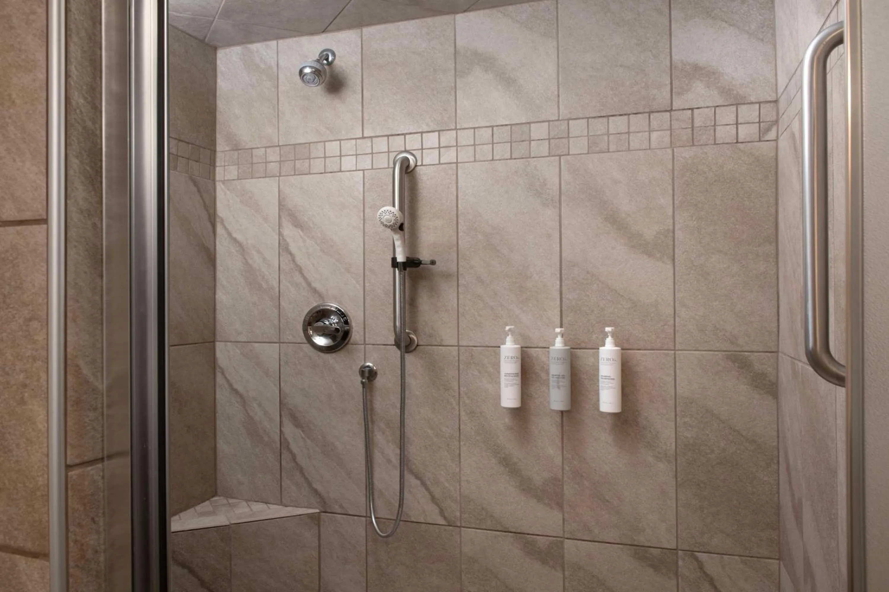 Bathroom in Hampton Inn Russellville