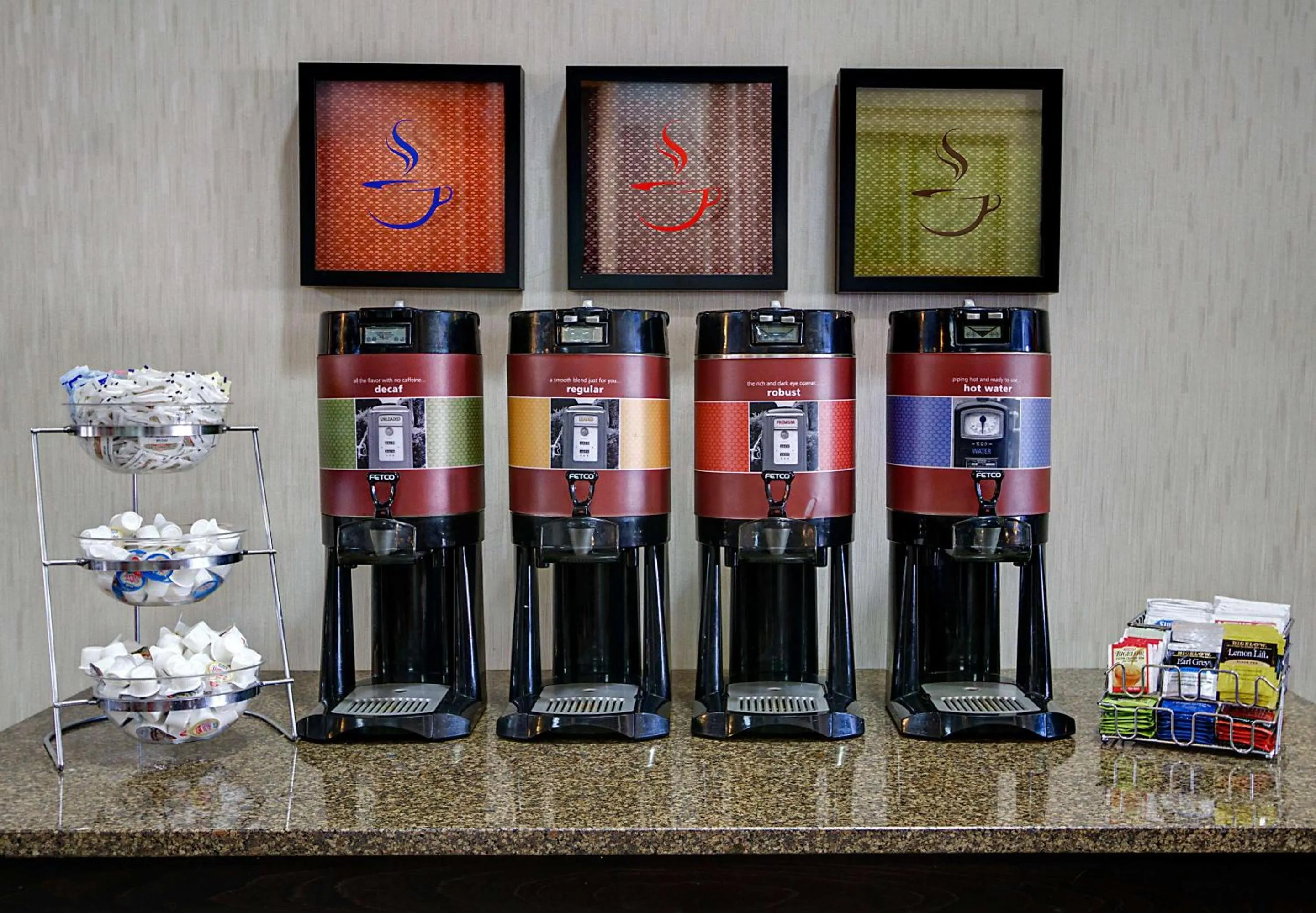 Dining area in Hampton Inn Russellville