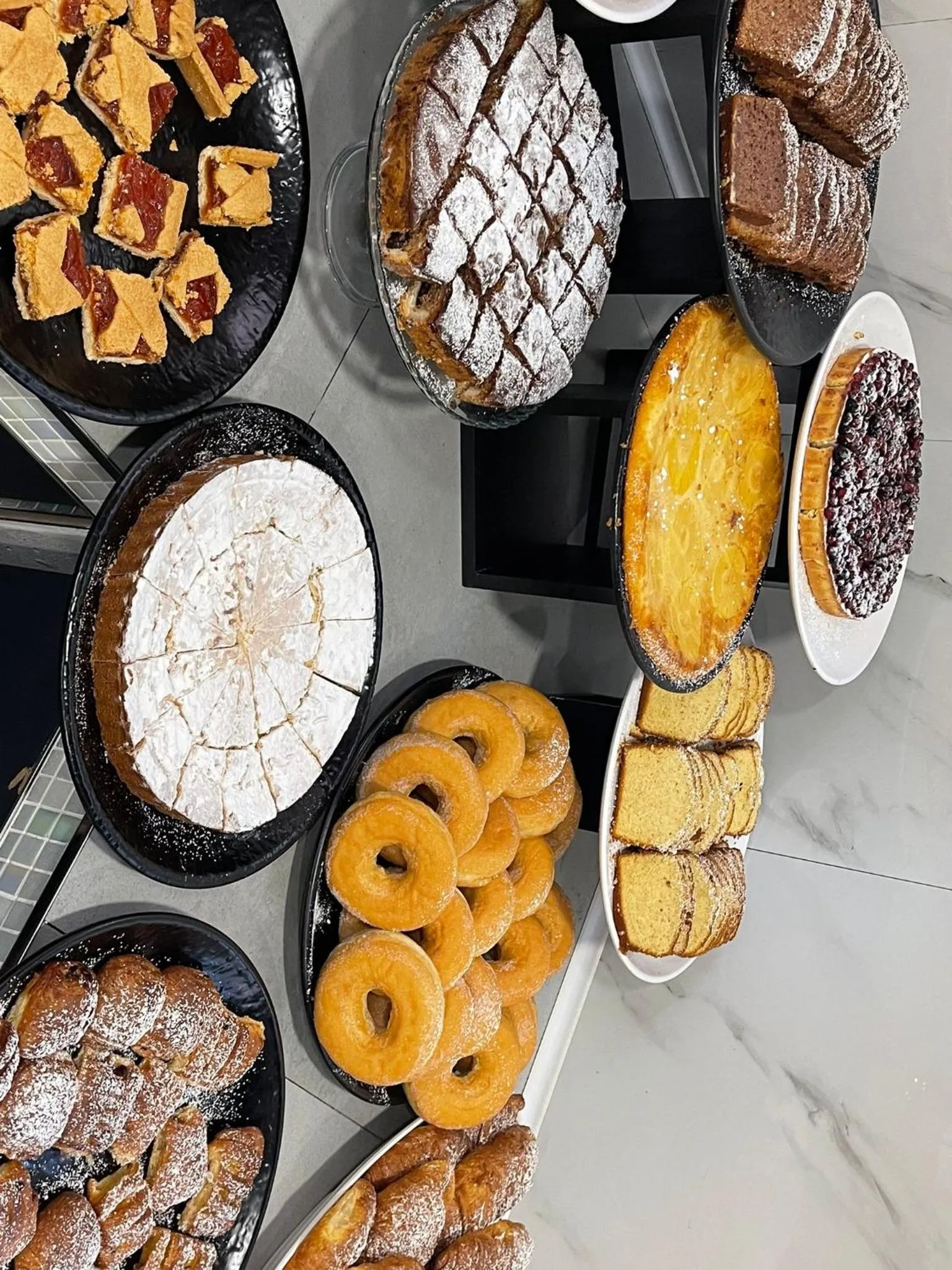 Restaurant/places to eat in Hotel Scarlet