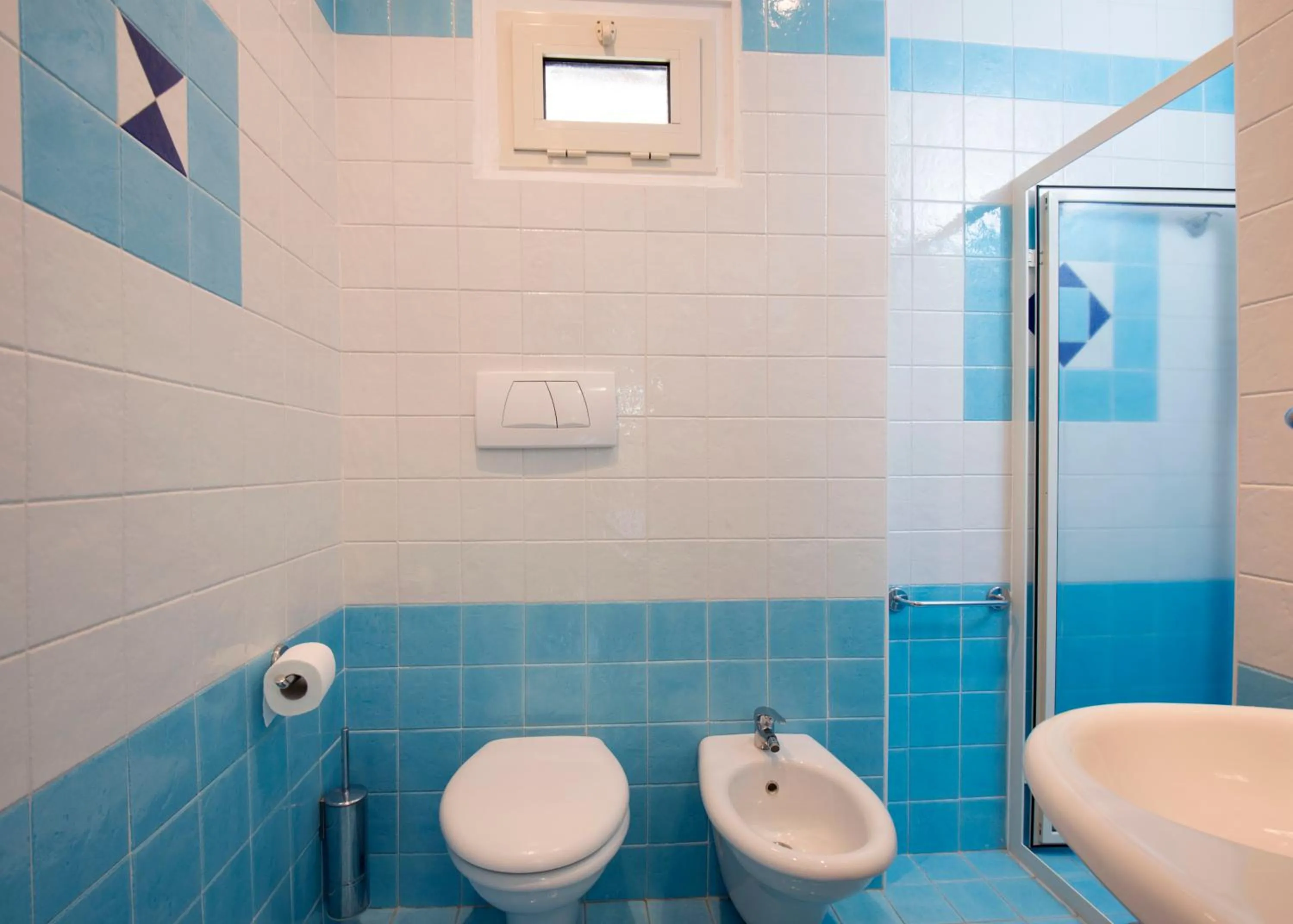 Shower in Hotel Scarlet