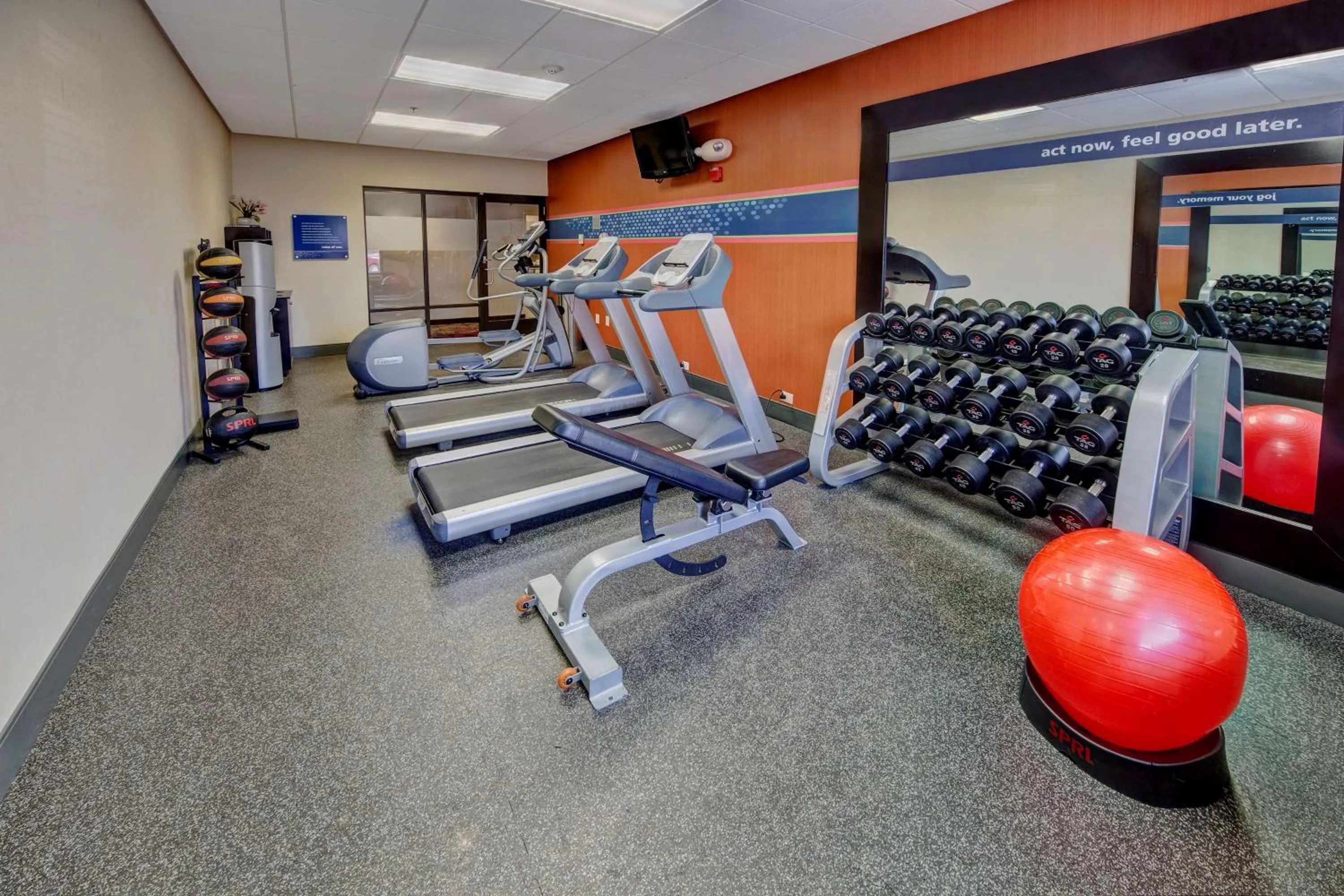 Fitness centre/facilities in Hampton Inn Dunn