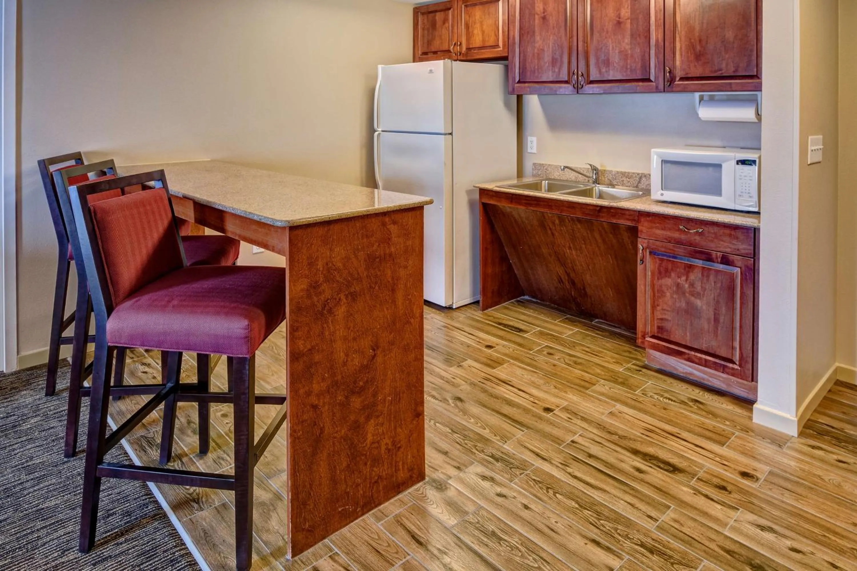 Kitchen or kitchenette in Hampton Inn Dunn