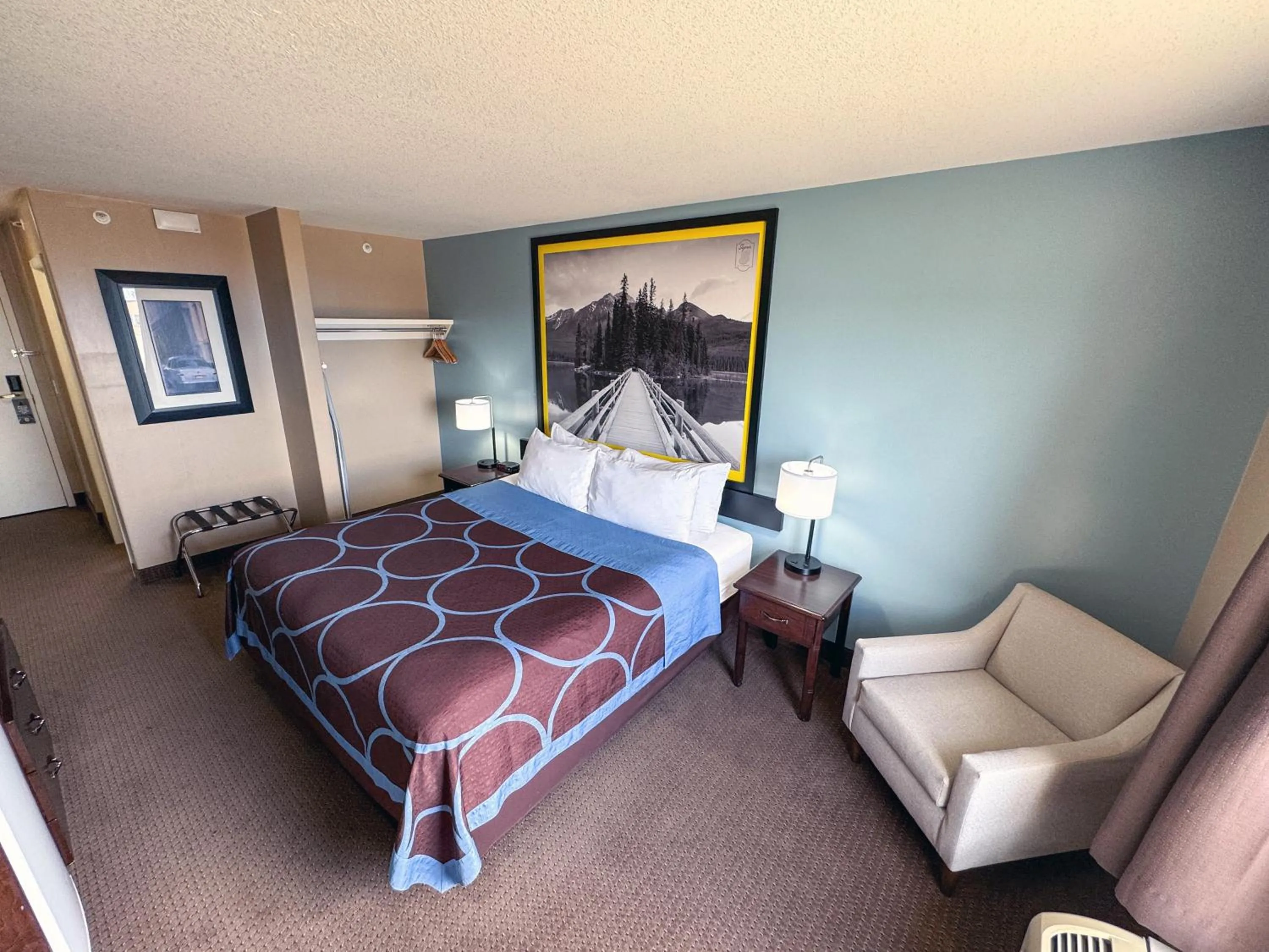 Bedroom, Bed in Super 8 by Wyndham Edmonton South