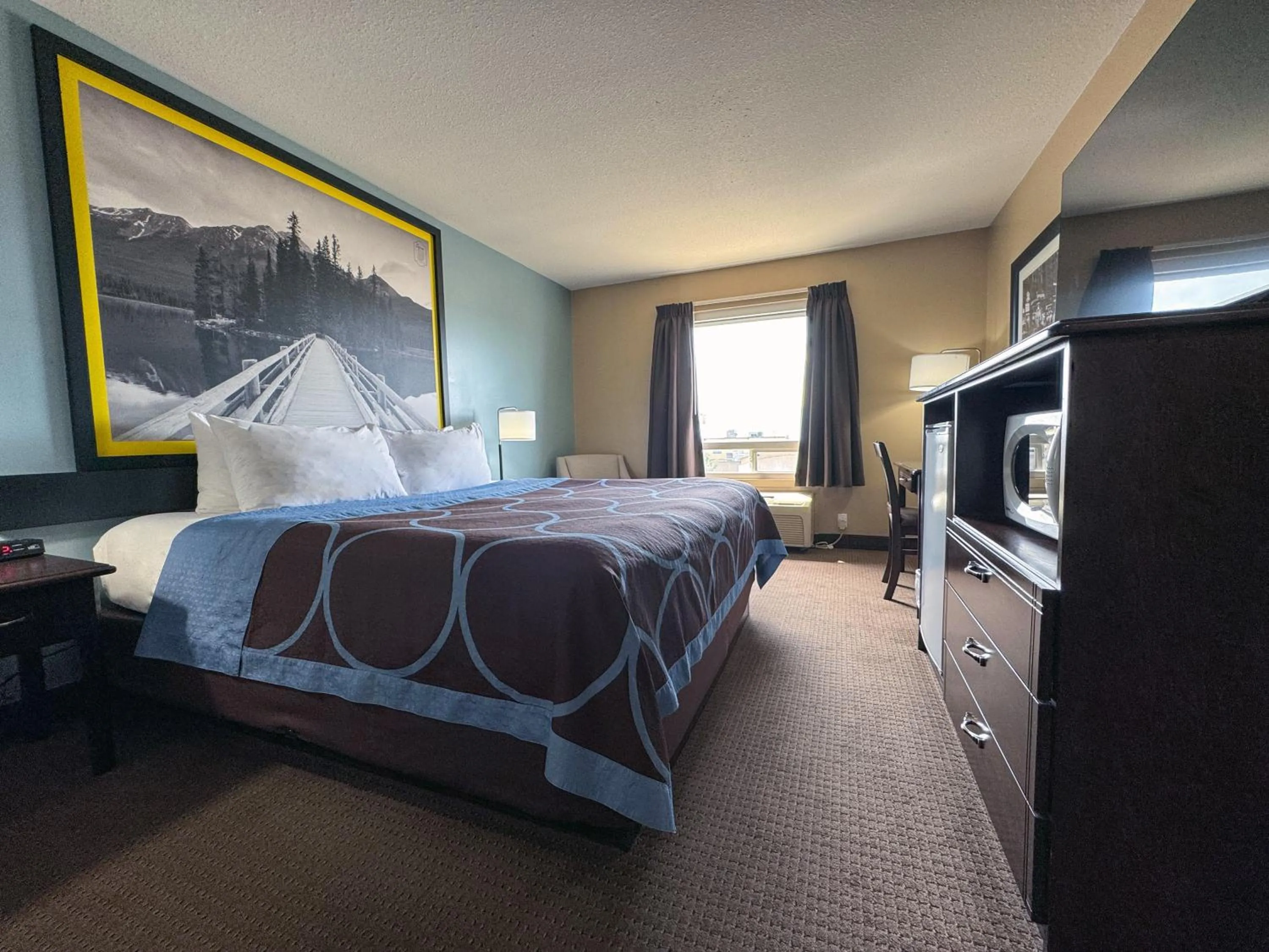 Bedroom, Bed in Super 8 by Wyndham Edmonton South