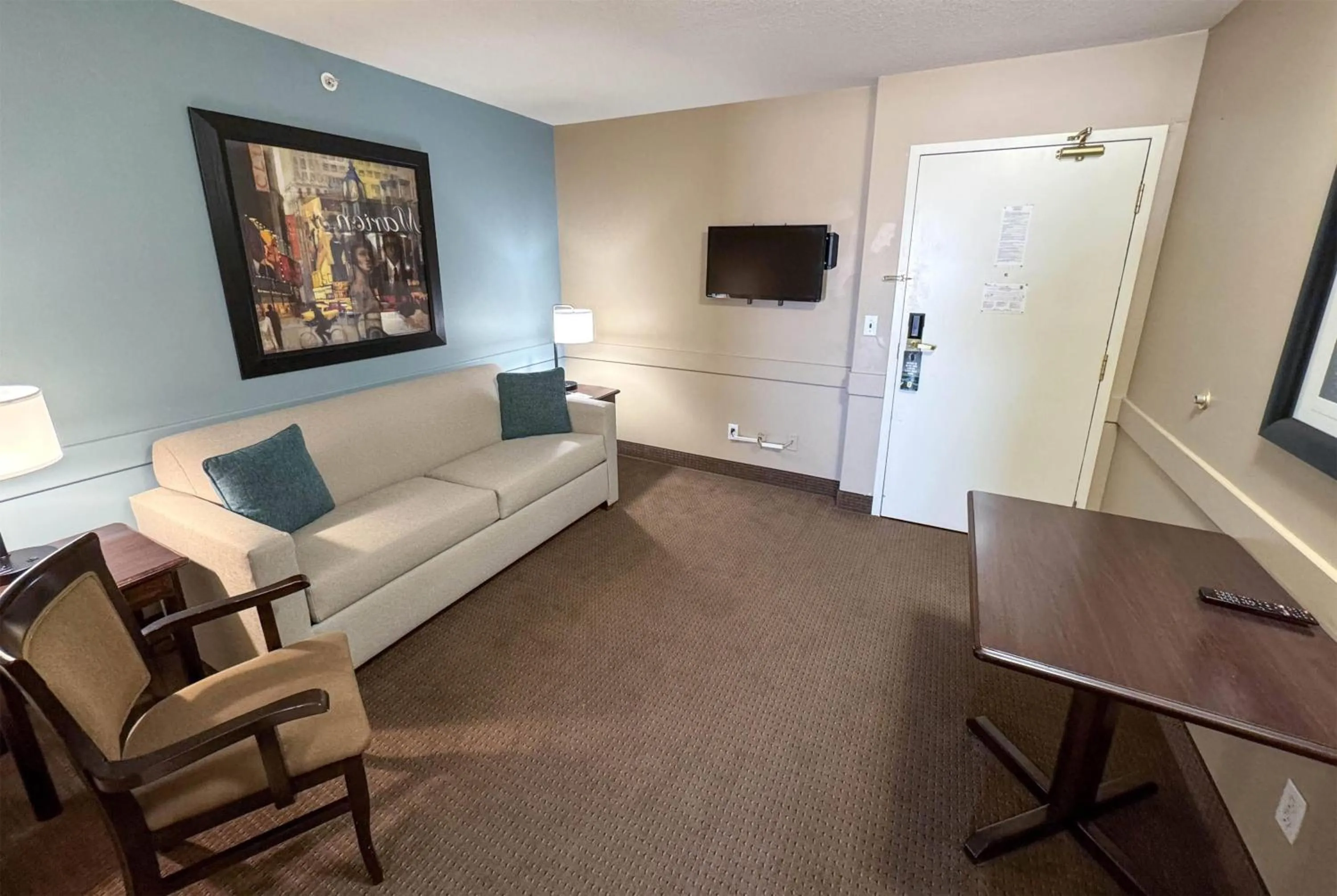 Photo of the whole room in Super 8 by Wyndham Edmonton South