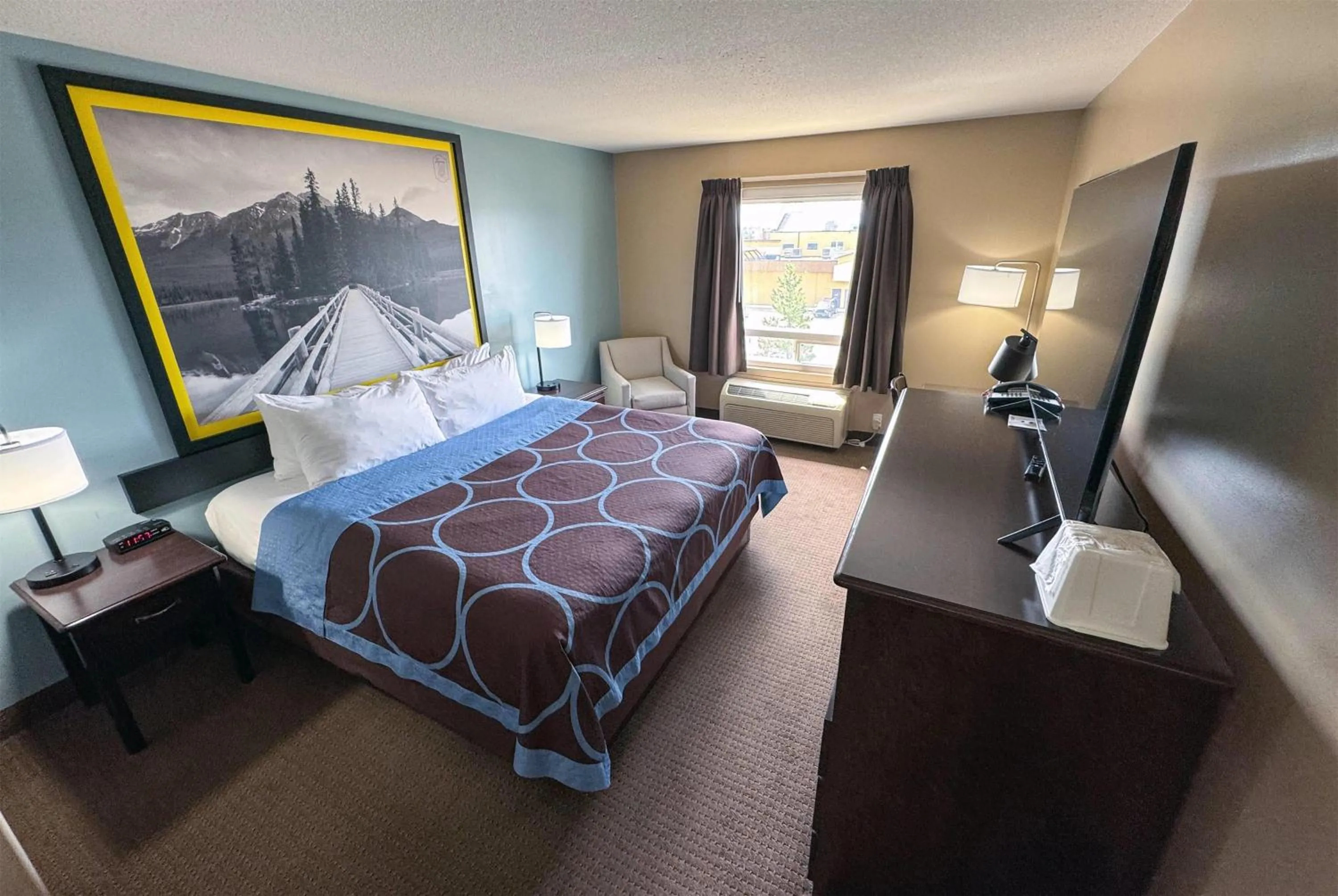 Photo of the whole room, Bed in Super 8 by Wyndham Edmonton South