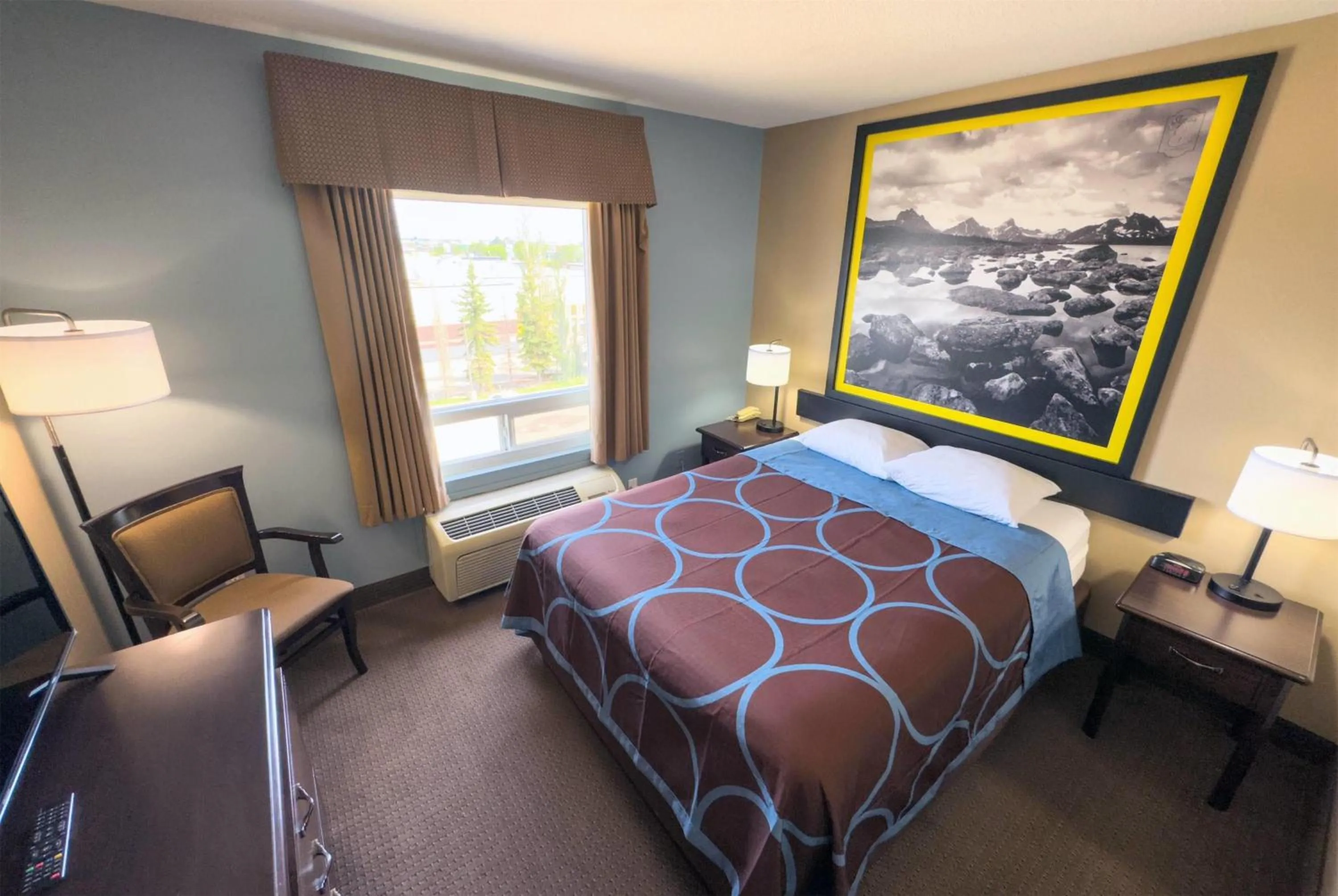 Photo of the whole room, Bed in Super 8 by Wyndham Edmonton South