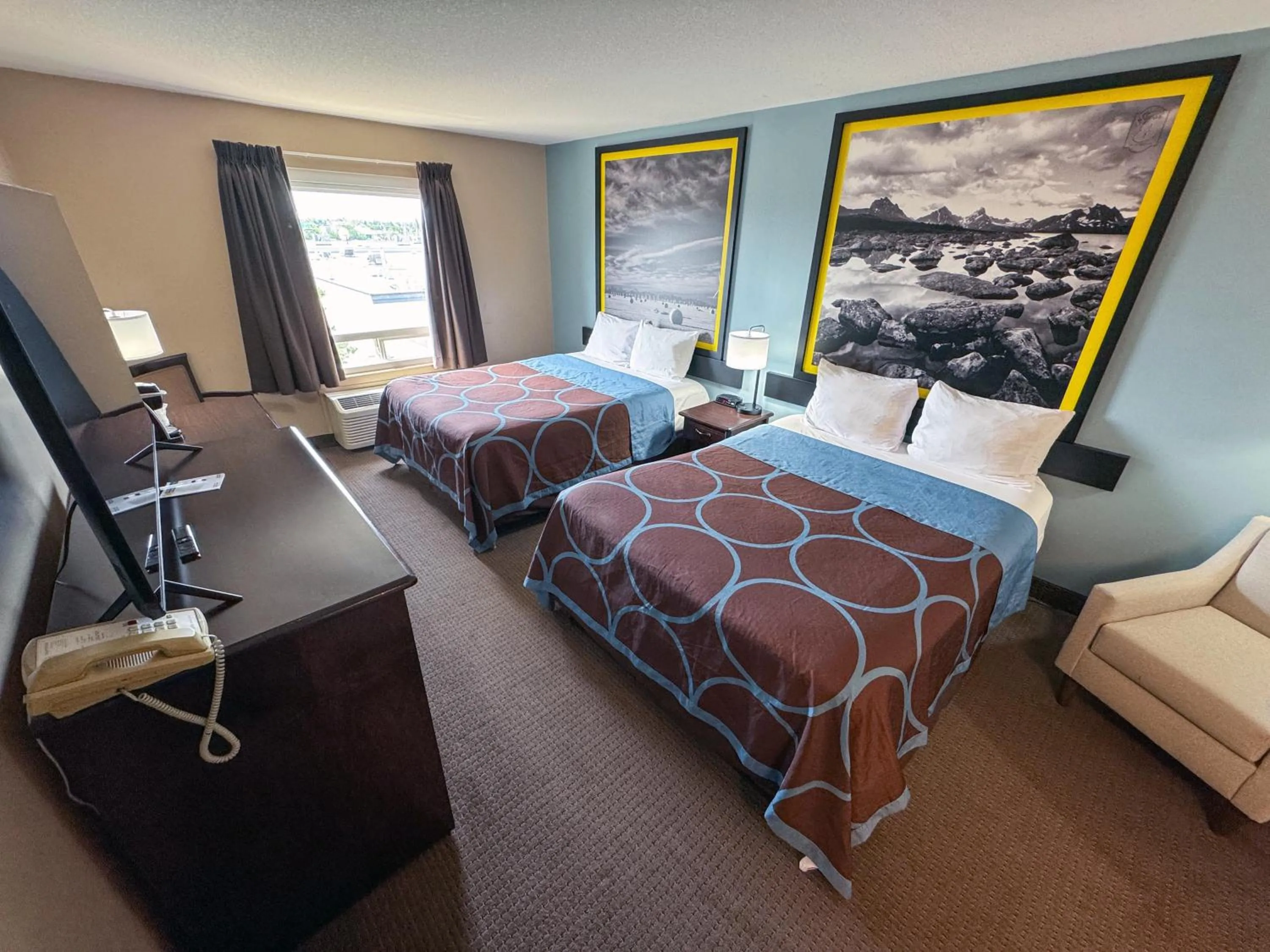 Bedroom, Bed in Super 8 by Wyndham Edmonton South