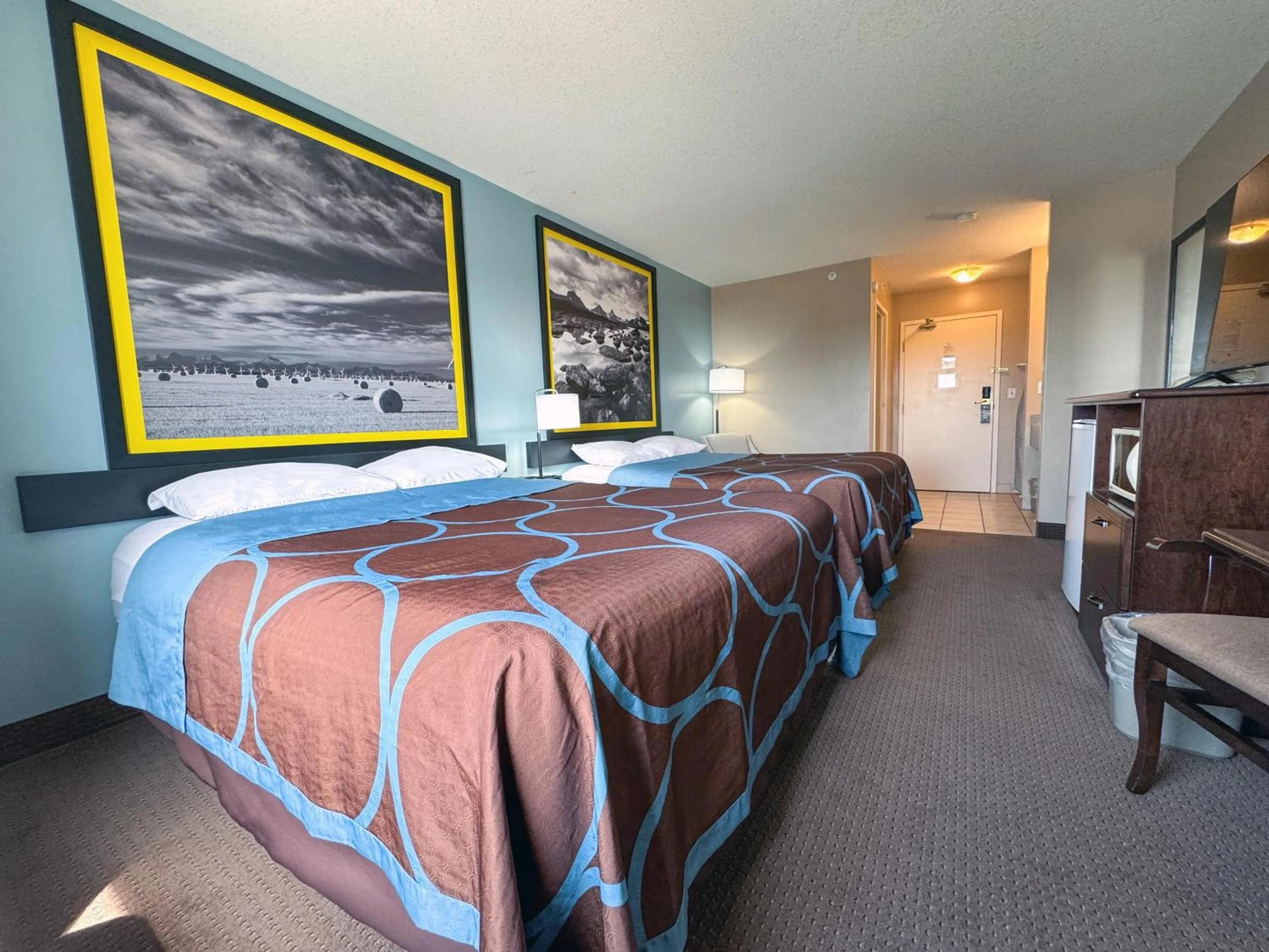 Bedroom, Bed in Super 8 by Wyndham Edmonton South
