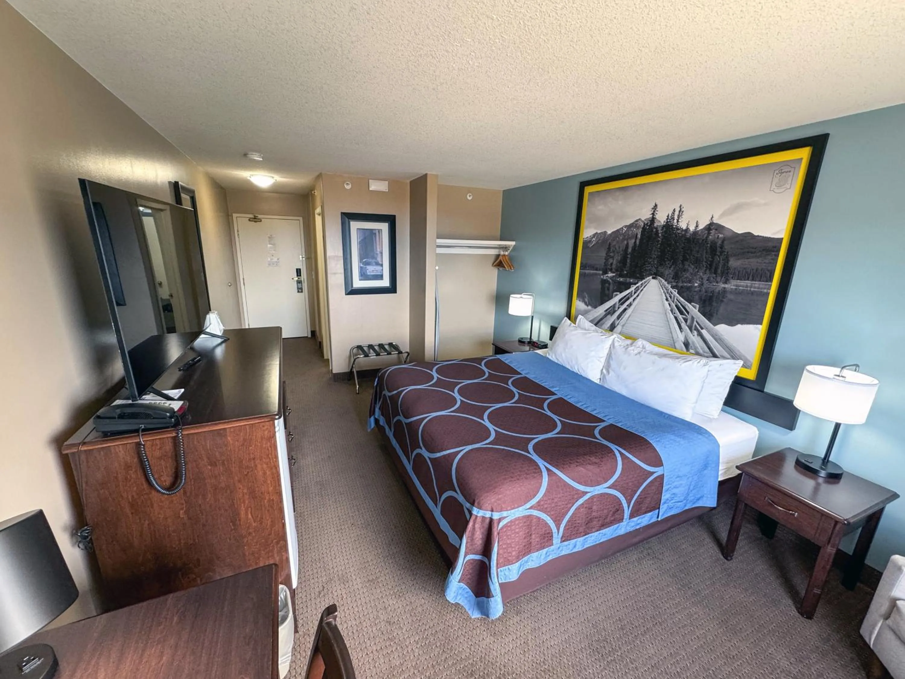 Bedroom, Bed in Super 8 by Wyndham Edmonton South