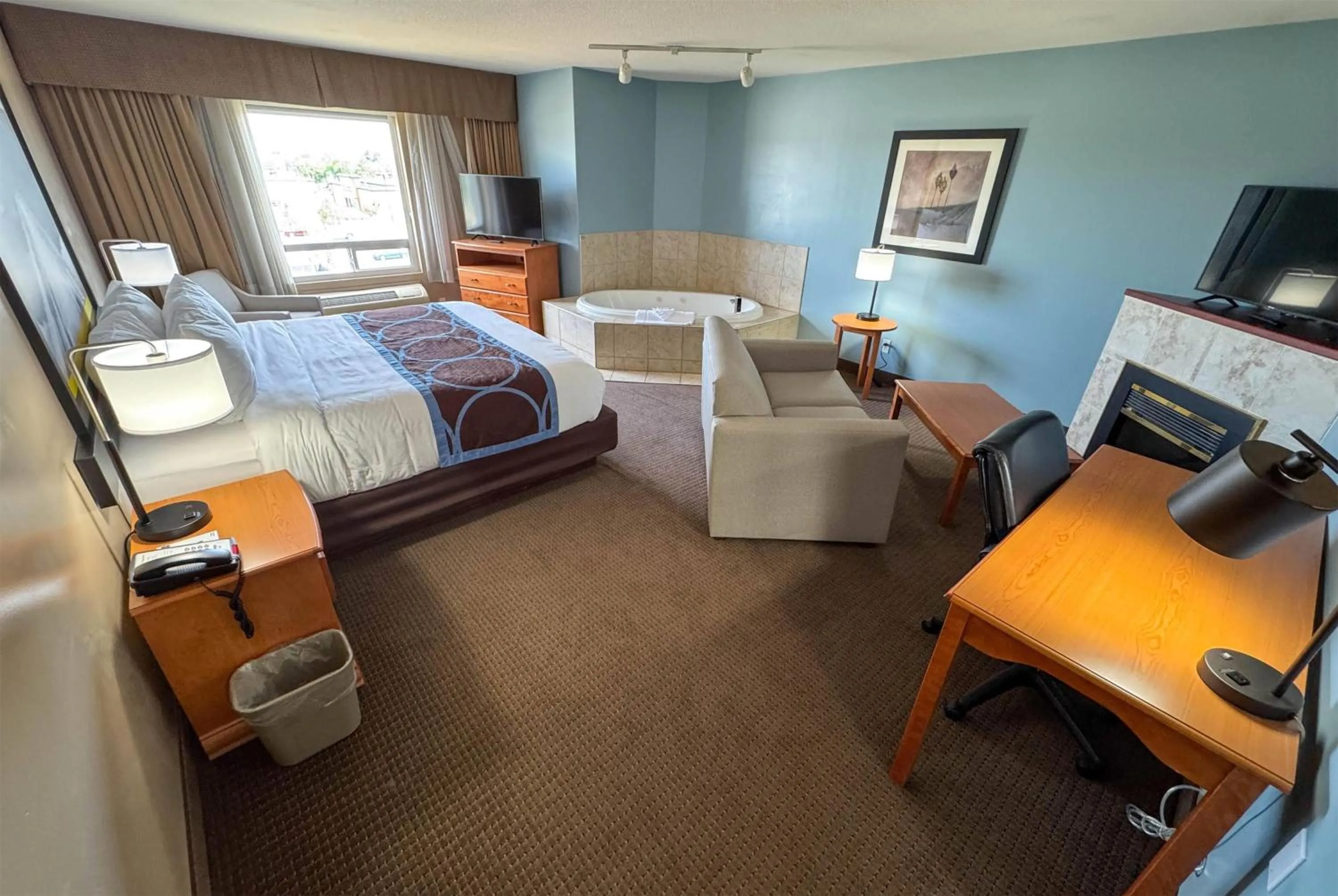 Photo of the whole room, Bed in Super 8 by Wyndham Edmonton South