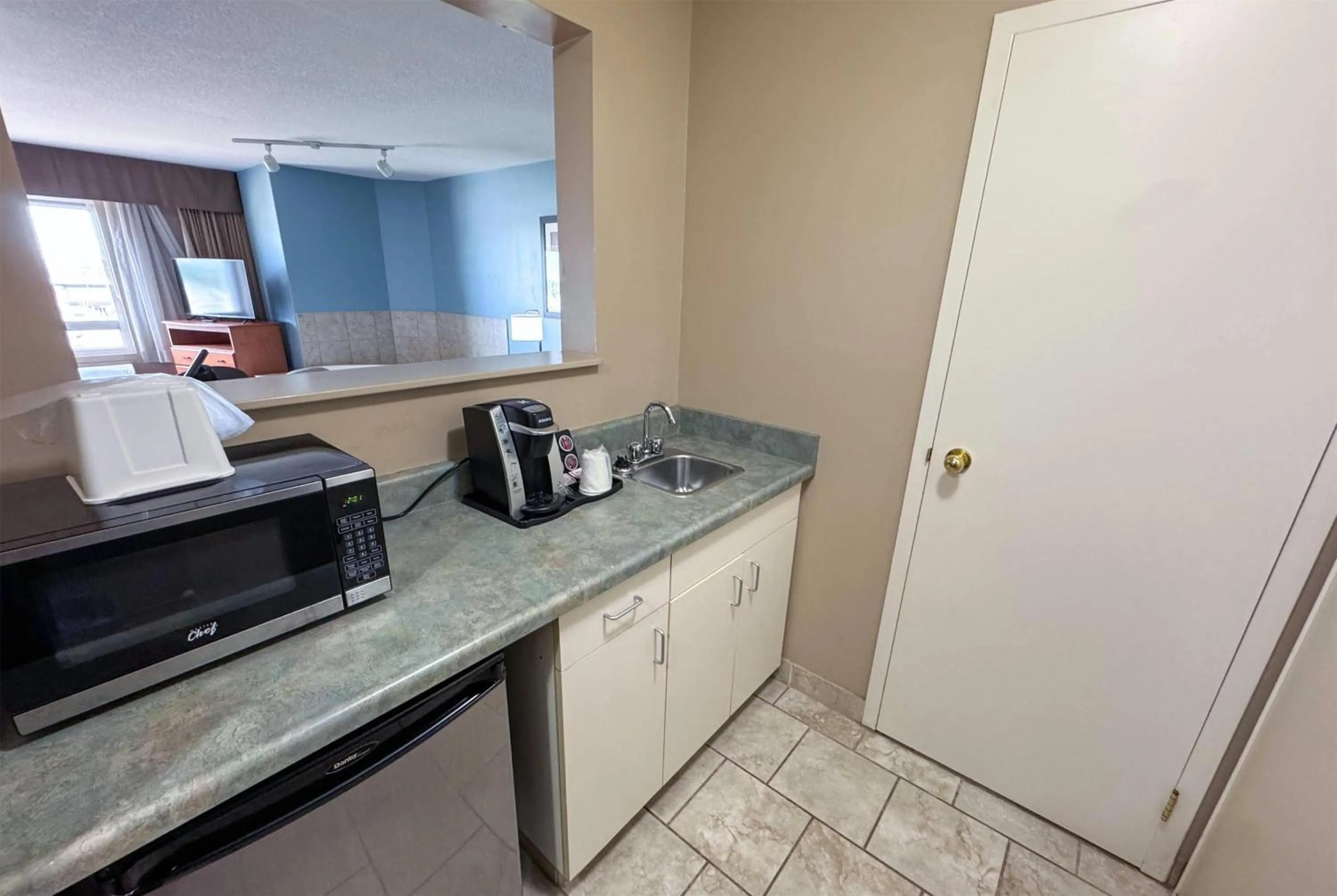 Photo of the whole room in Super 8 by Wyndham Edmonton South