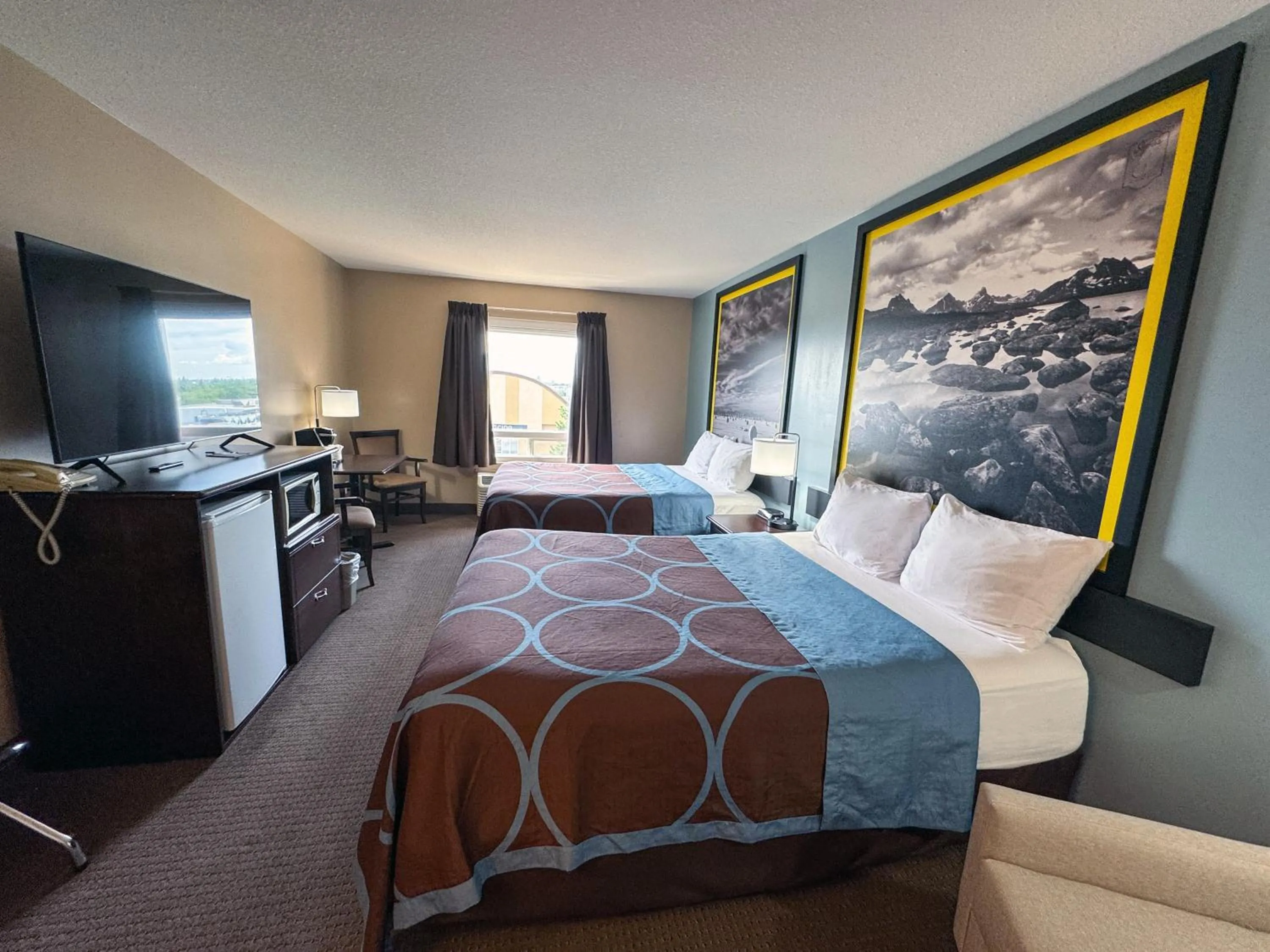 Bedroom, Bed in Super 8 by Wyndham Edmonton South