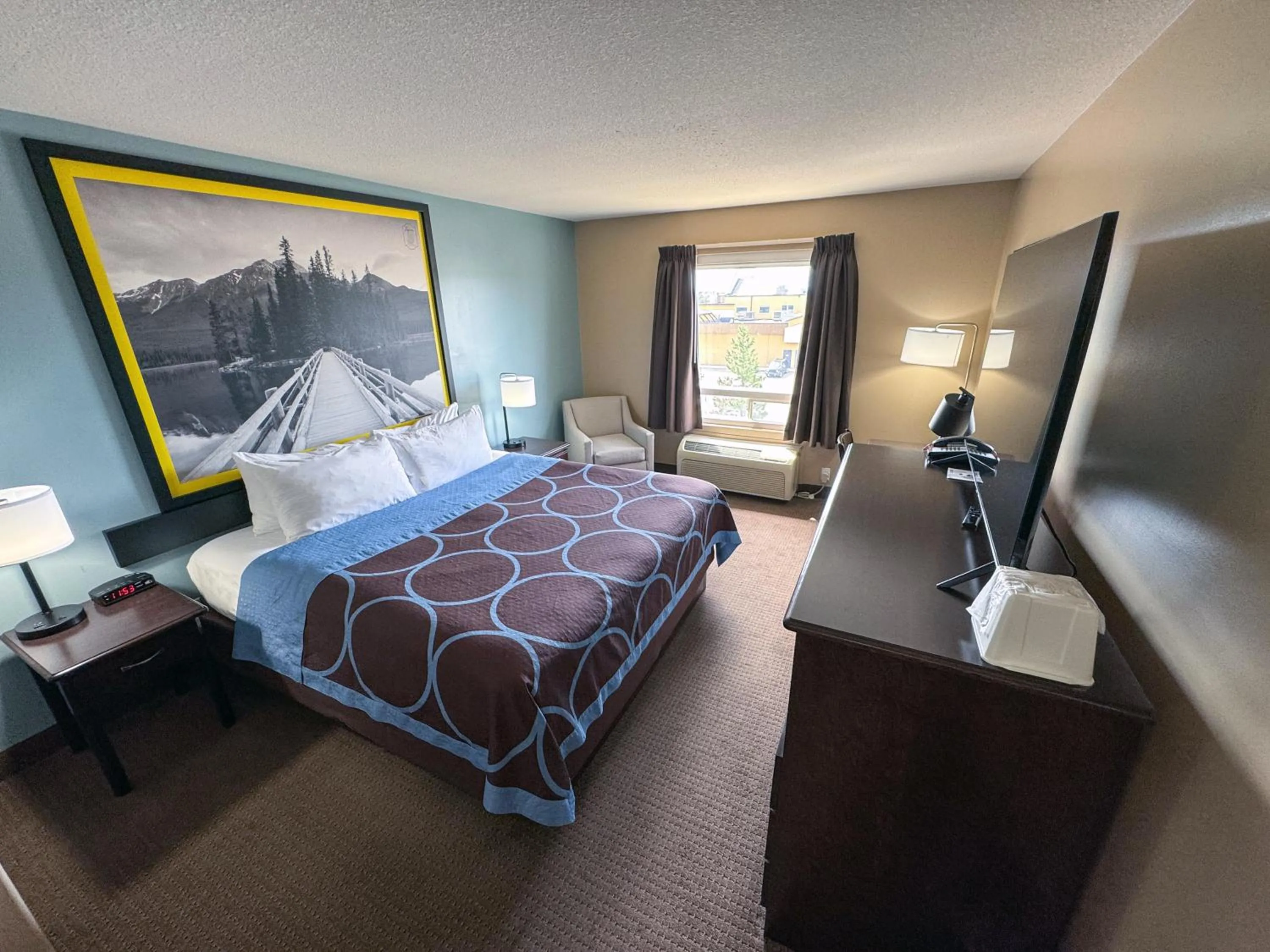 Bedroom, Bed in Super 8 by Wyndham Edmonton South