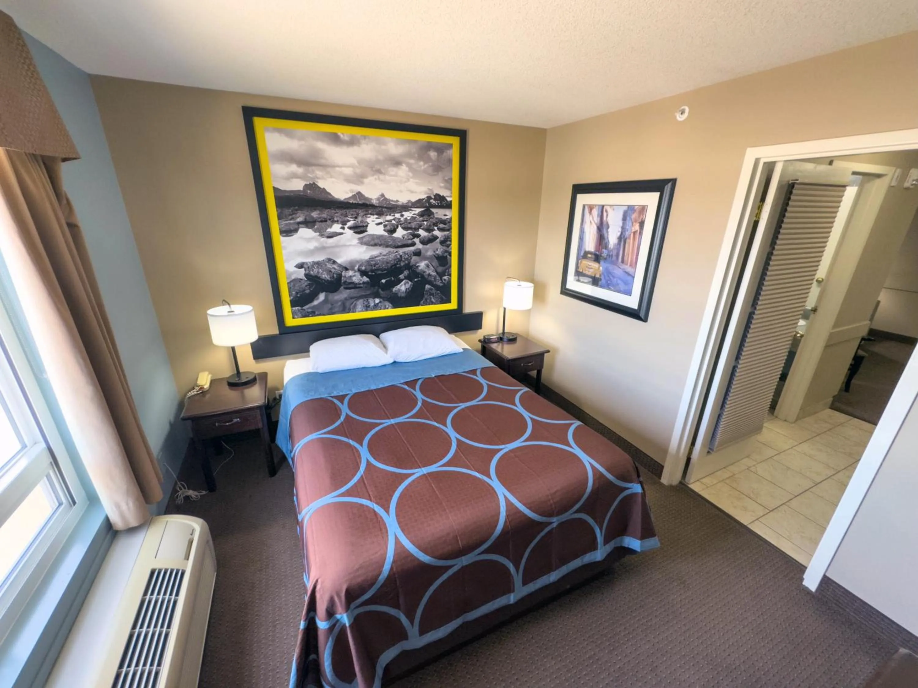 Bedroom, Bed in Super 8 by Wyndham Edmonton South
