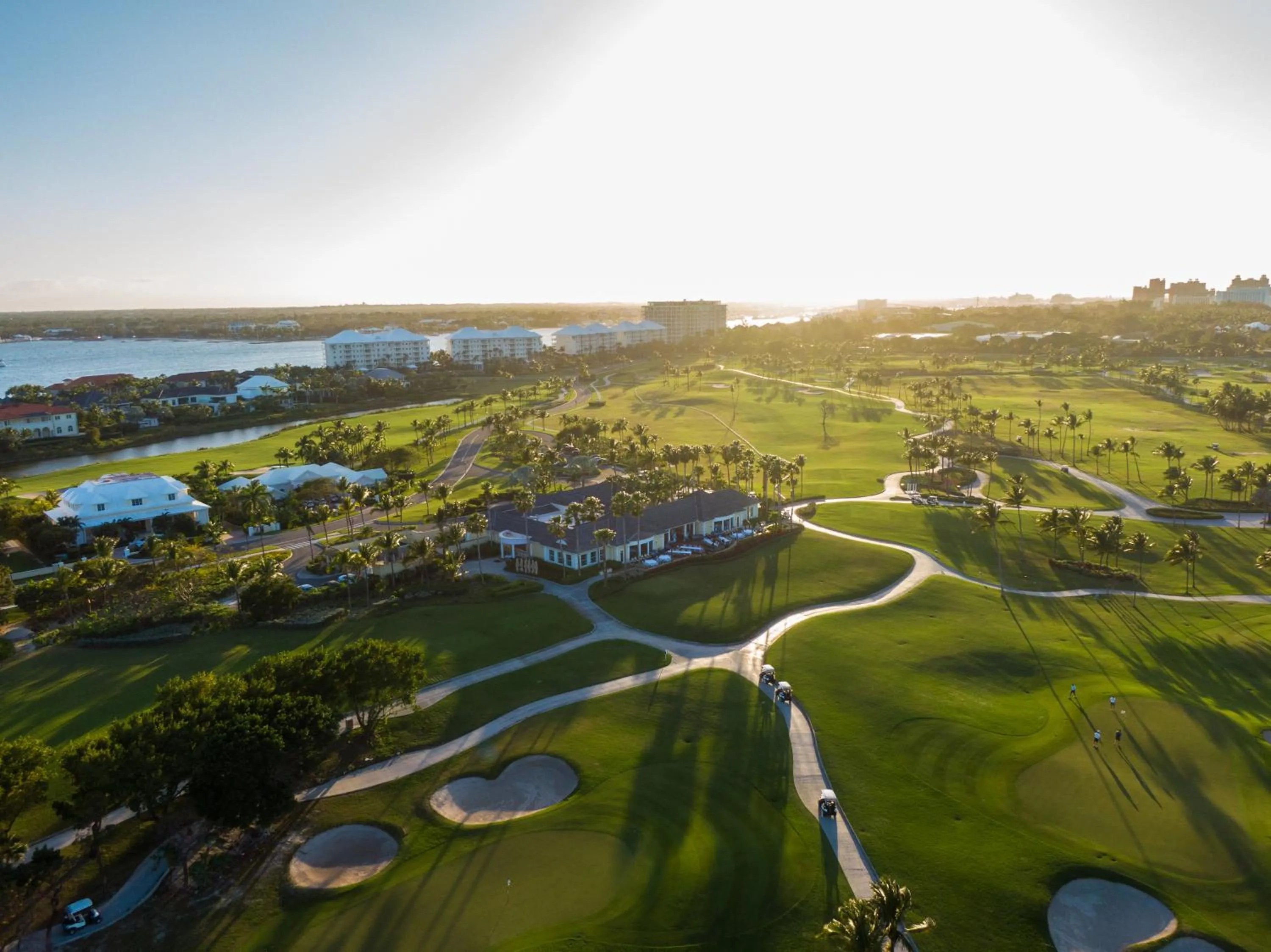Golfcourse in Harborside Resort & Vacation Rentals at Atlantis