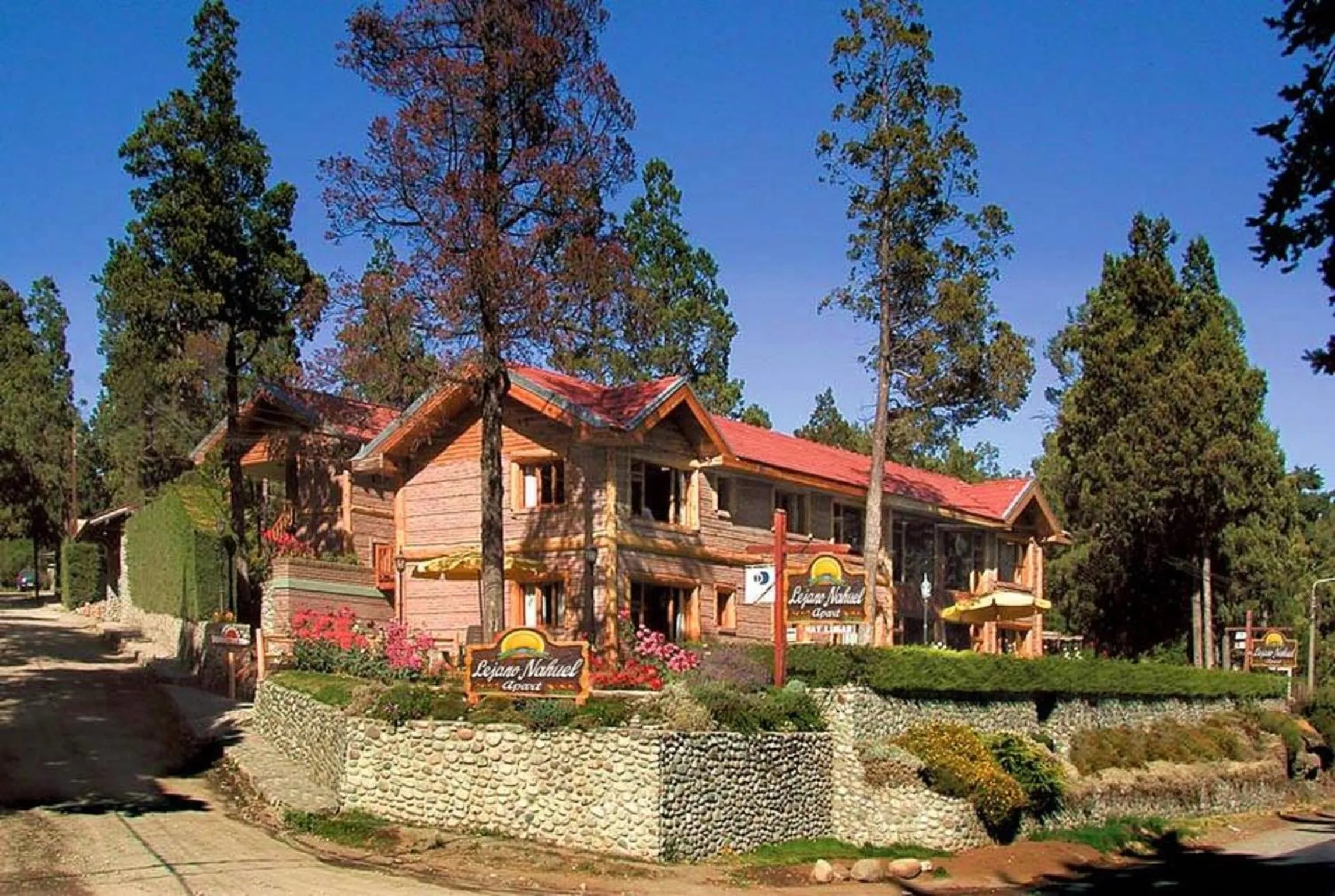 Facade/entrance in Lejano Nahuel