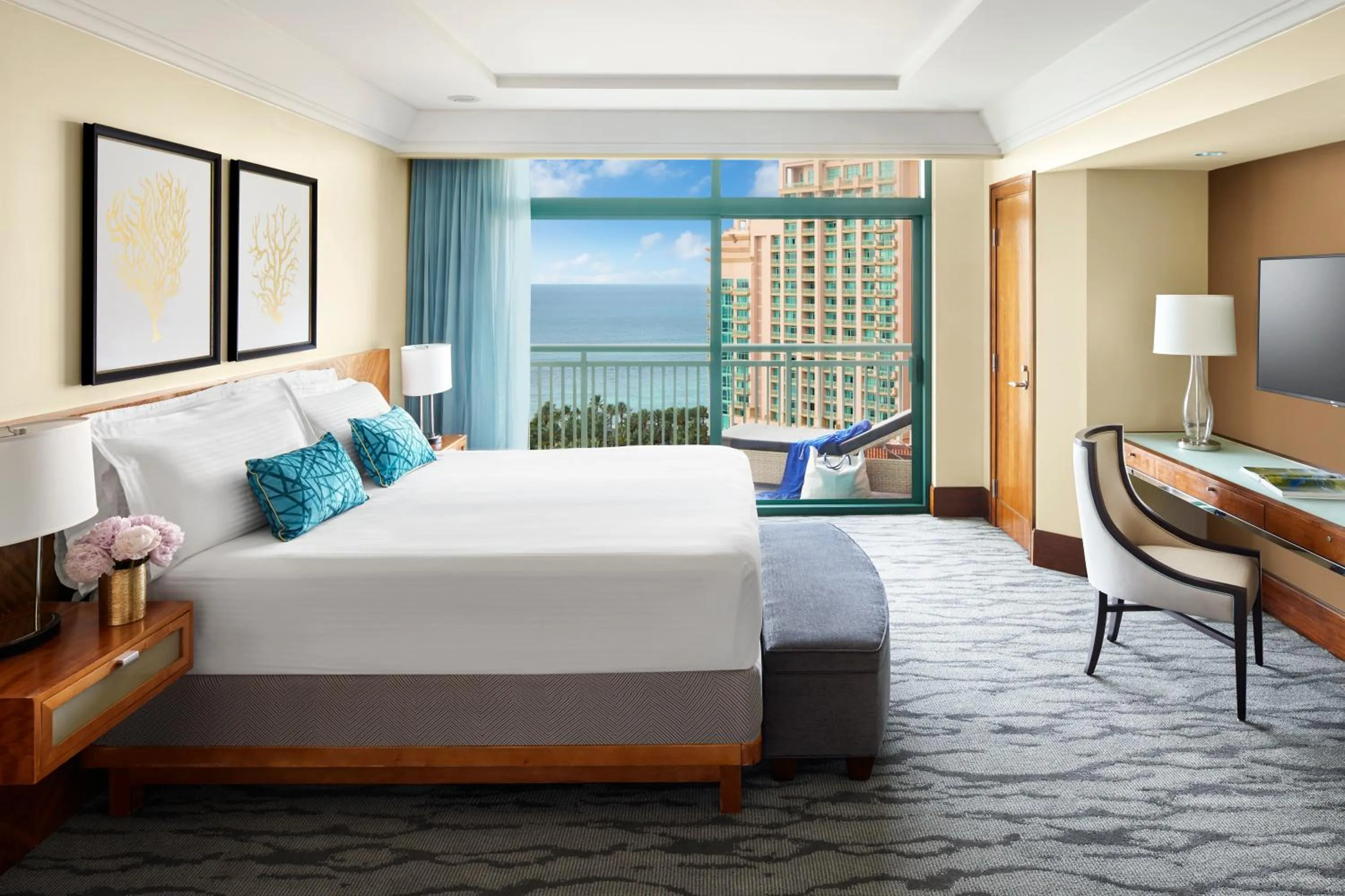 Photo of the whole room, Bed in The Reef at Atlantis