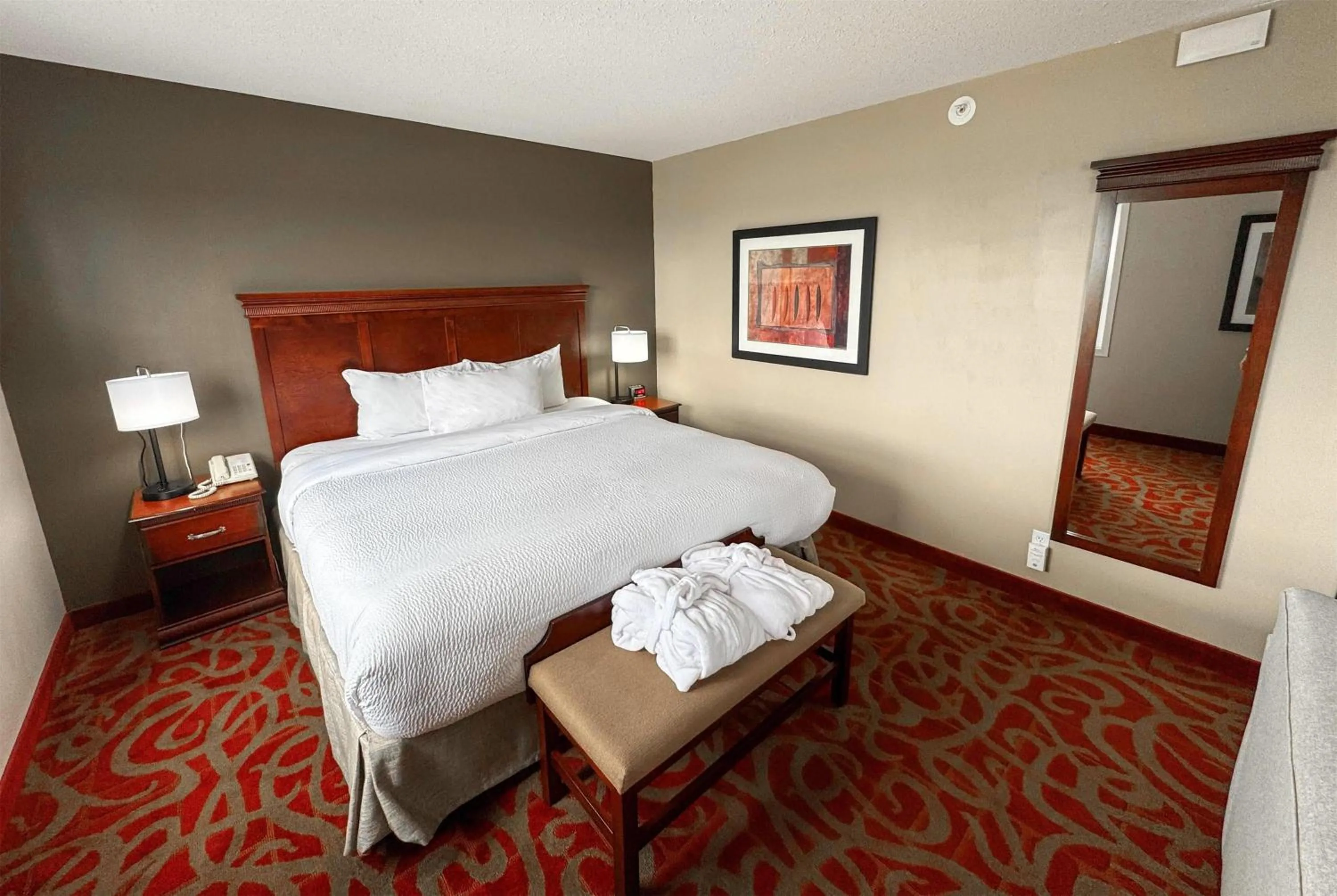 Photo of the whole room, Bed in Ramada by Wyndham Sherwood Park