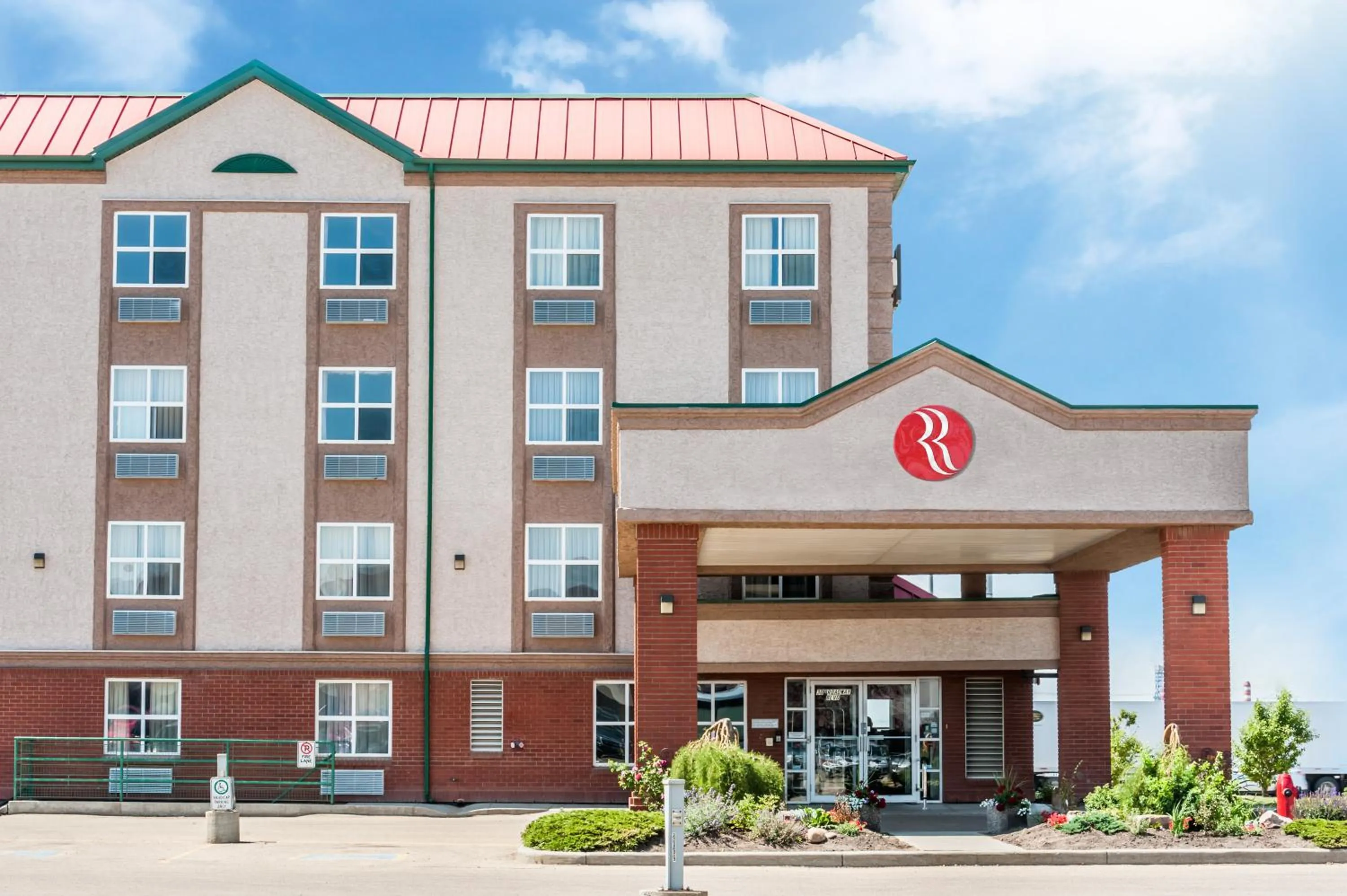 Facade/entrance in Ramada by Wyndham Sherwood Park