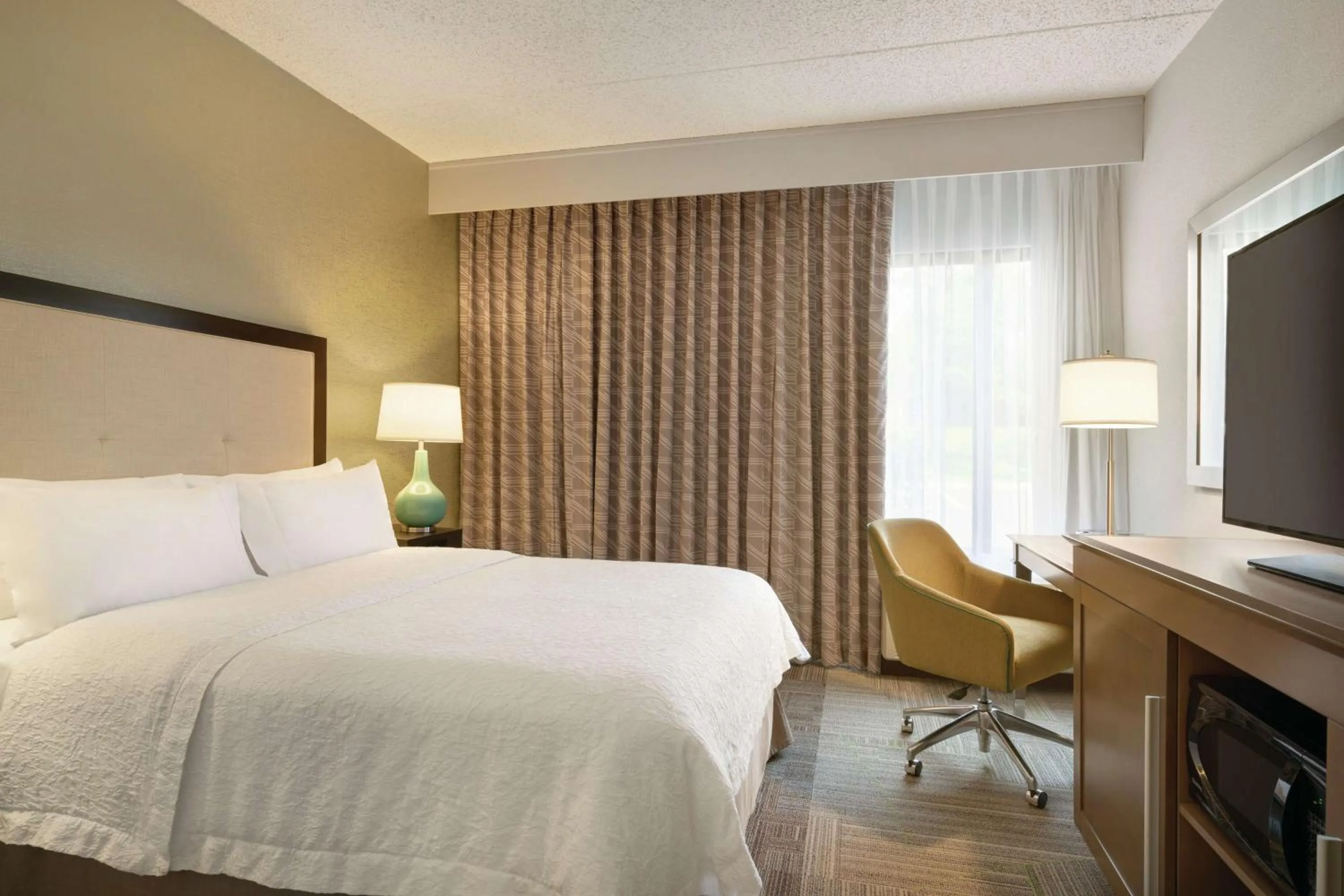Bedroom, Bed in Hampton Inn Reading/Wyomissing