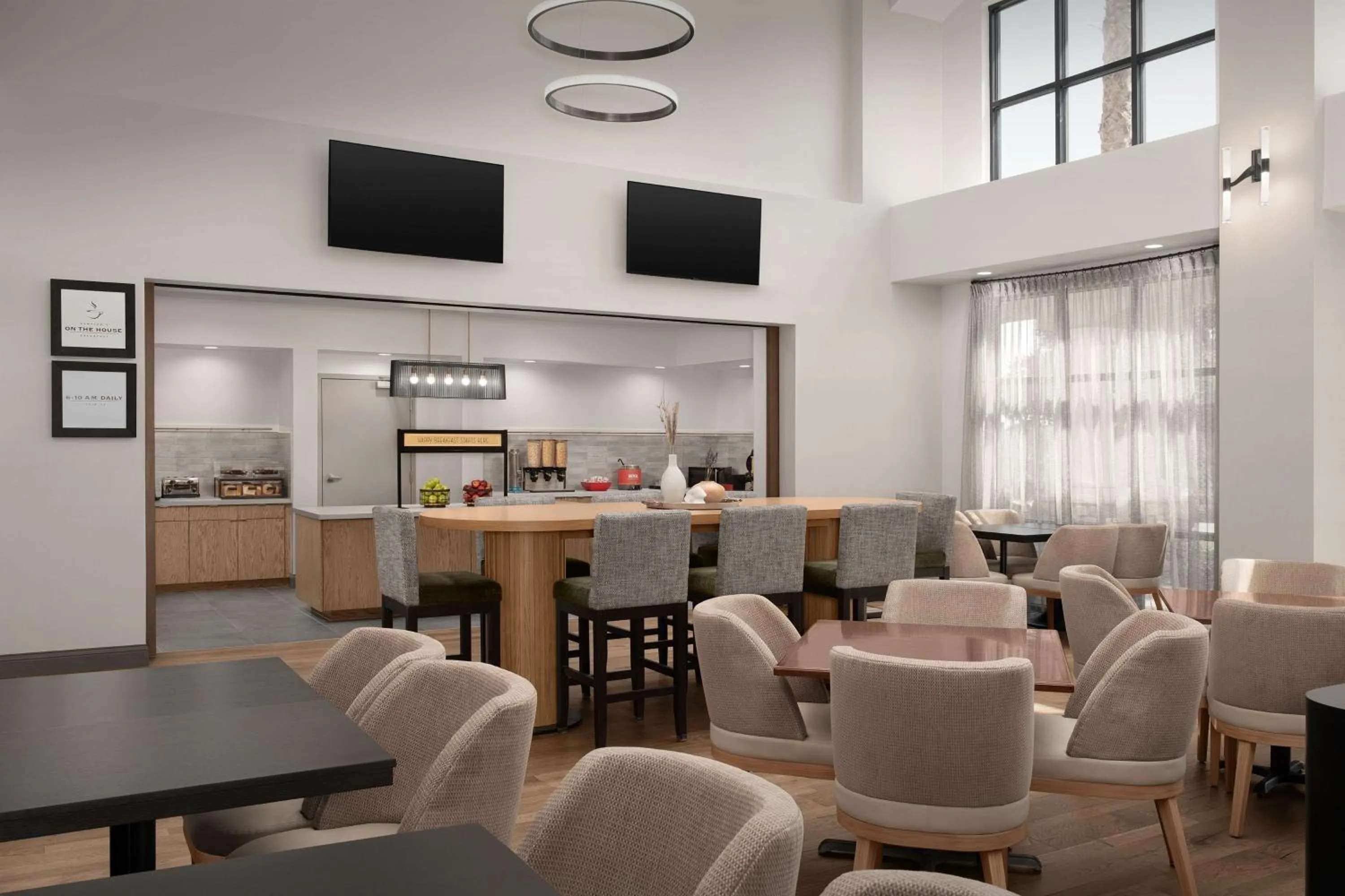 Breakfast in Hampton Inn & Suites Paso Robles