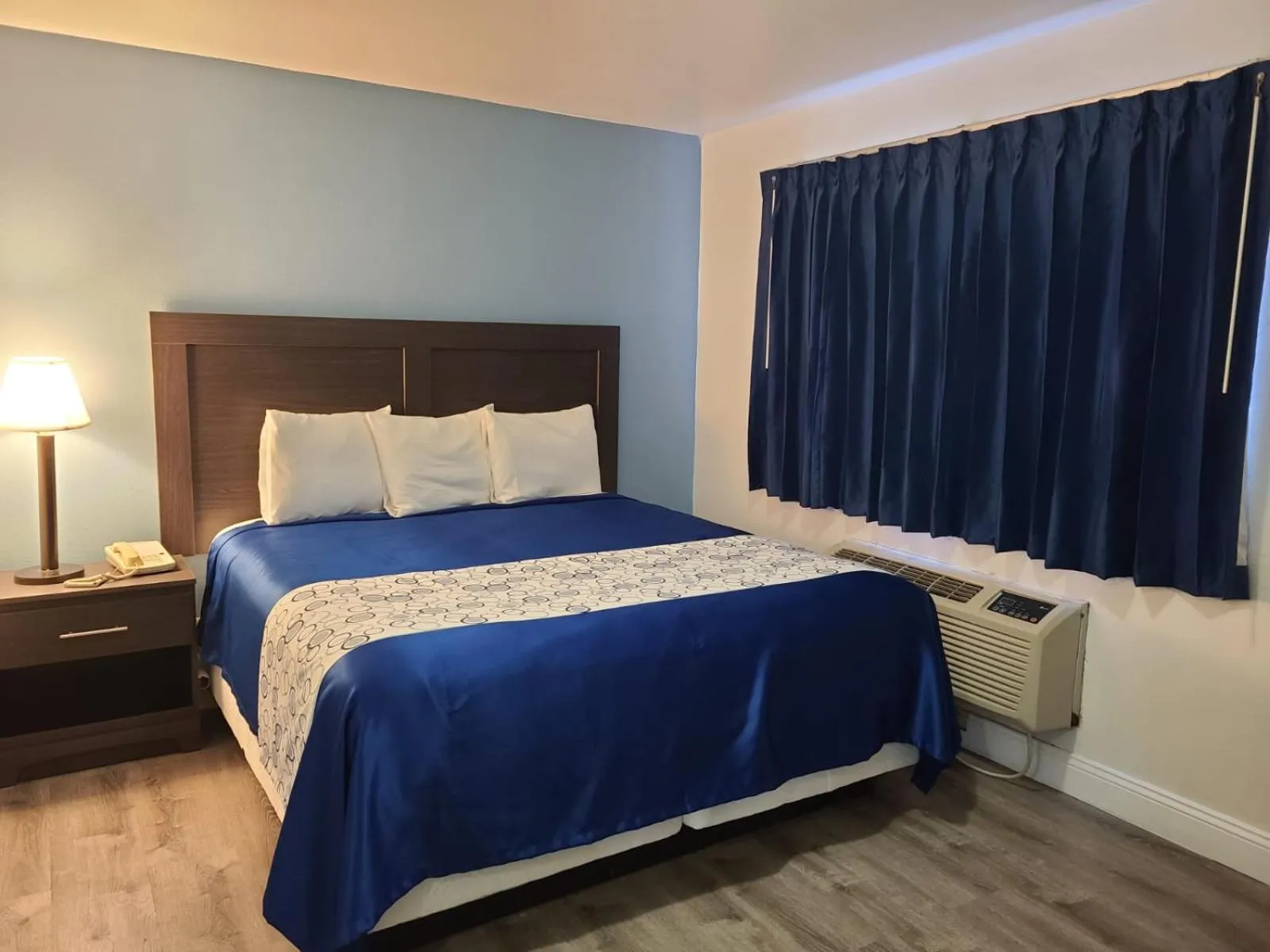 Bed in All Seasons Lodge