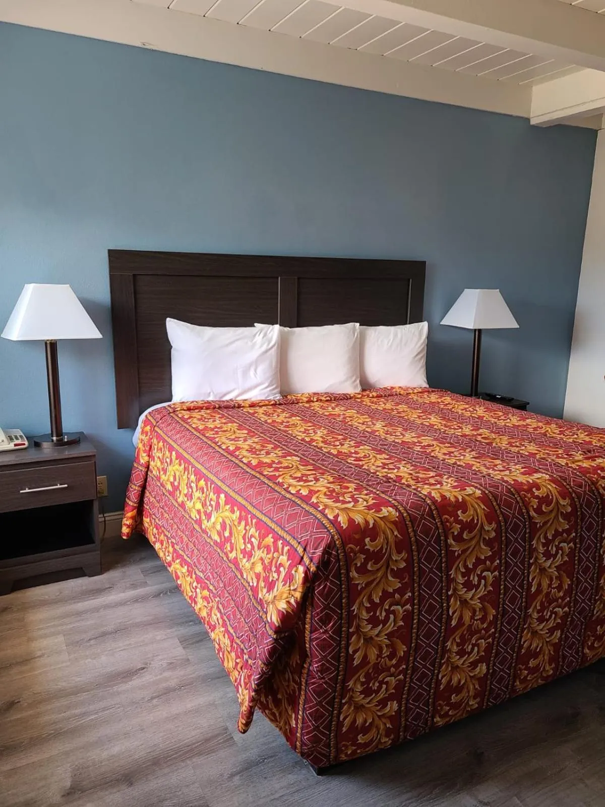 Bed in All Seasons Lodge