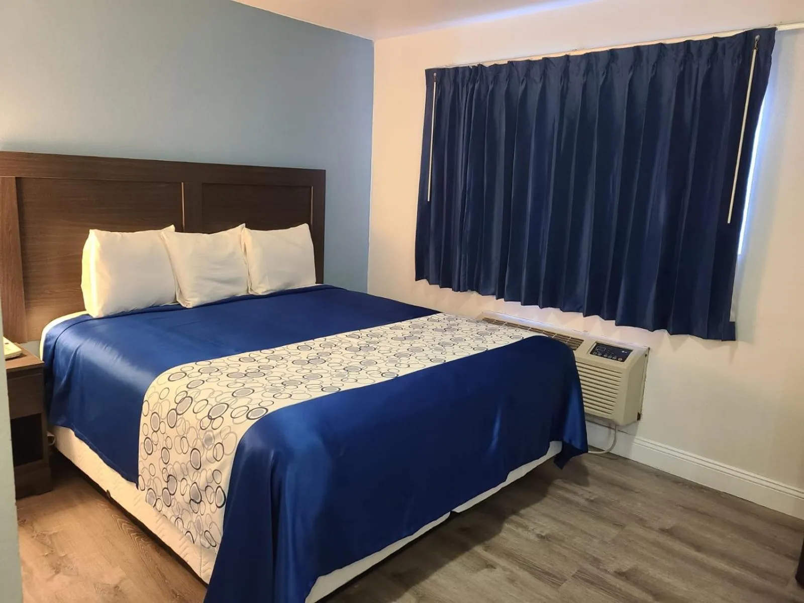 Bed in All Seasons Lodge