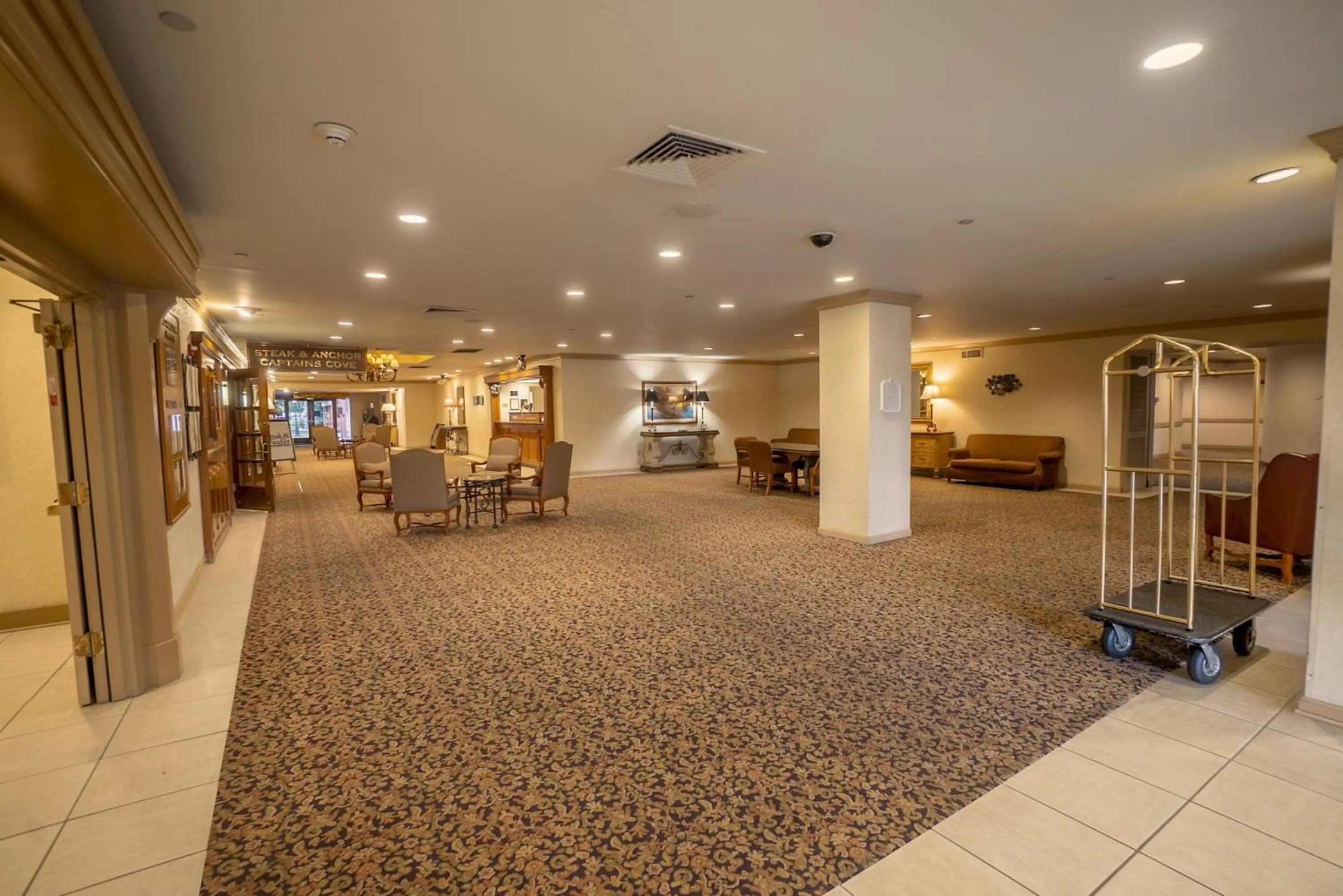 Lobby or reception in Piccadilly Inn Airport