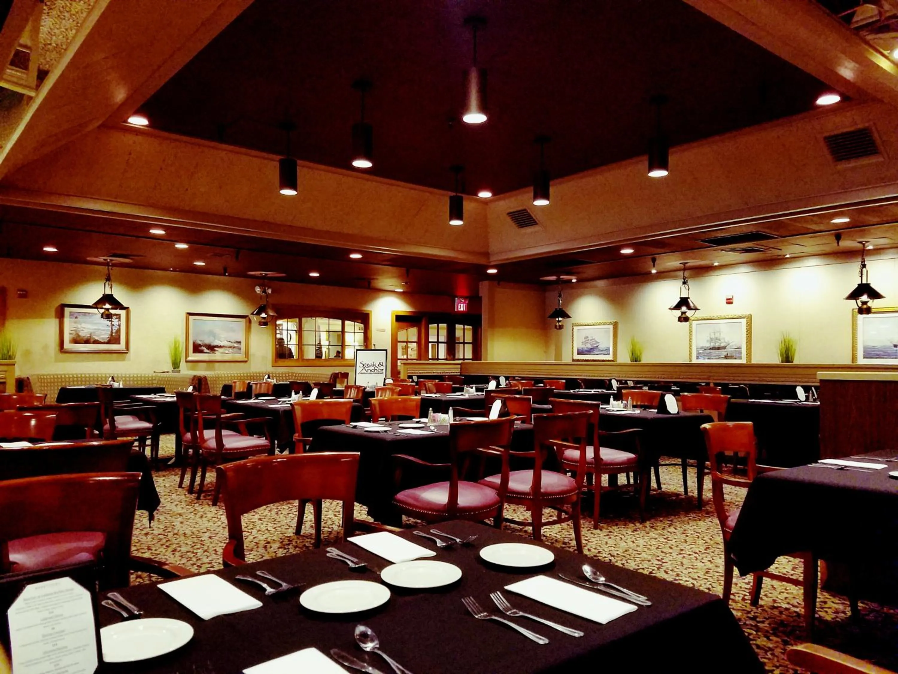 Restaurant/places to eat in Piccadilly Inn Airport